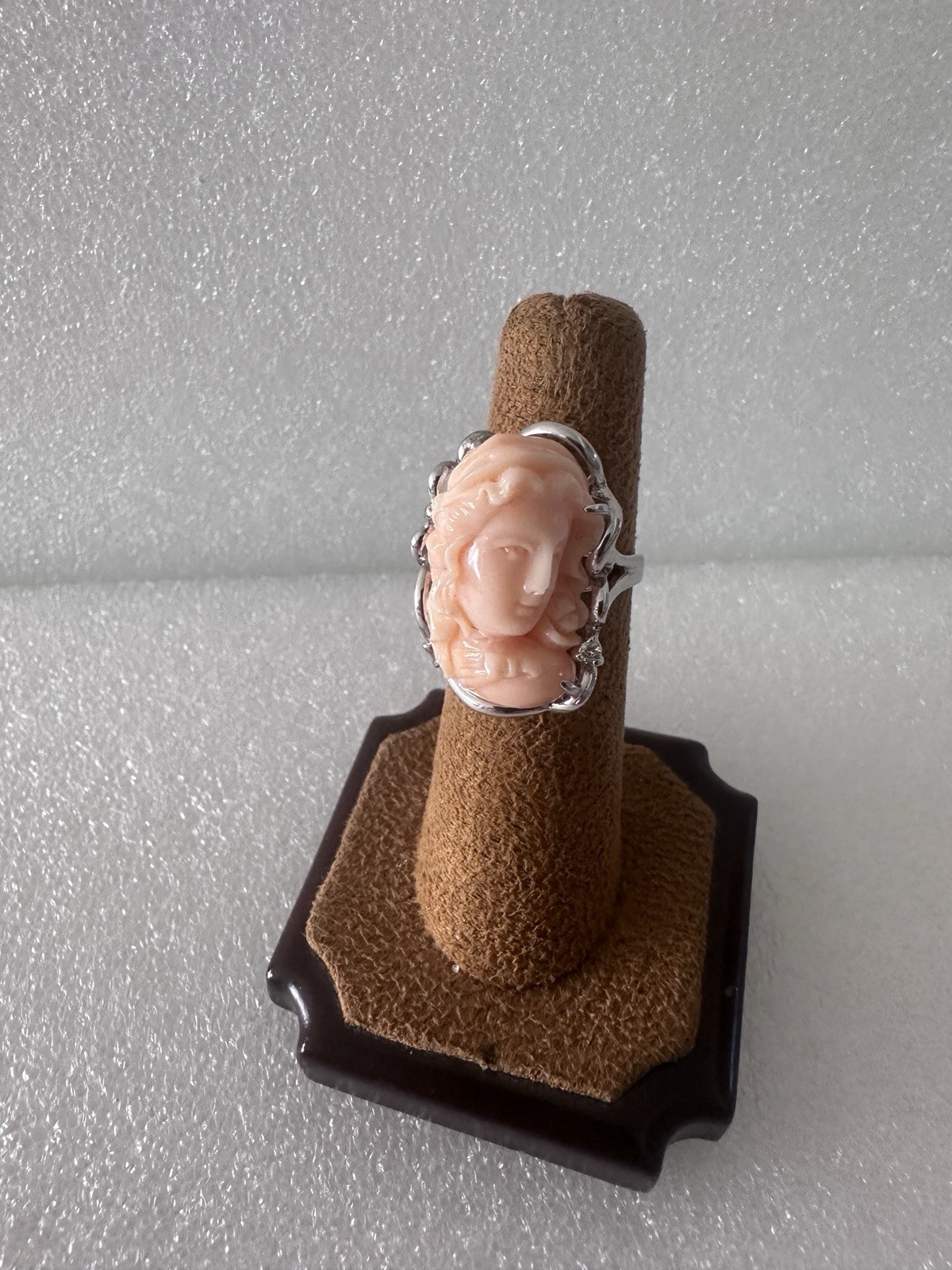 14KT.White Gold Vintage Angel Face Coral Ring,size 7, excellent