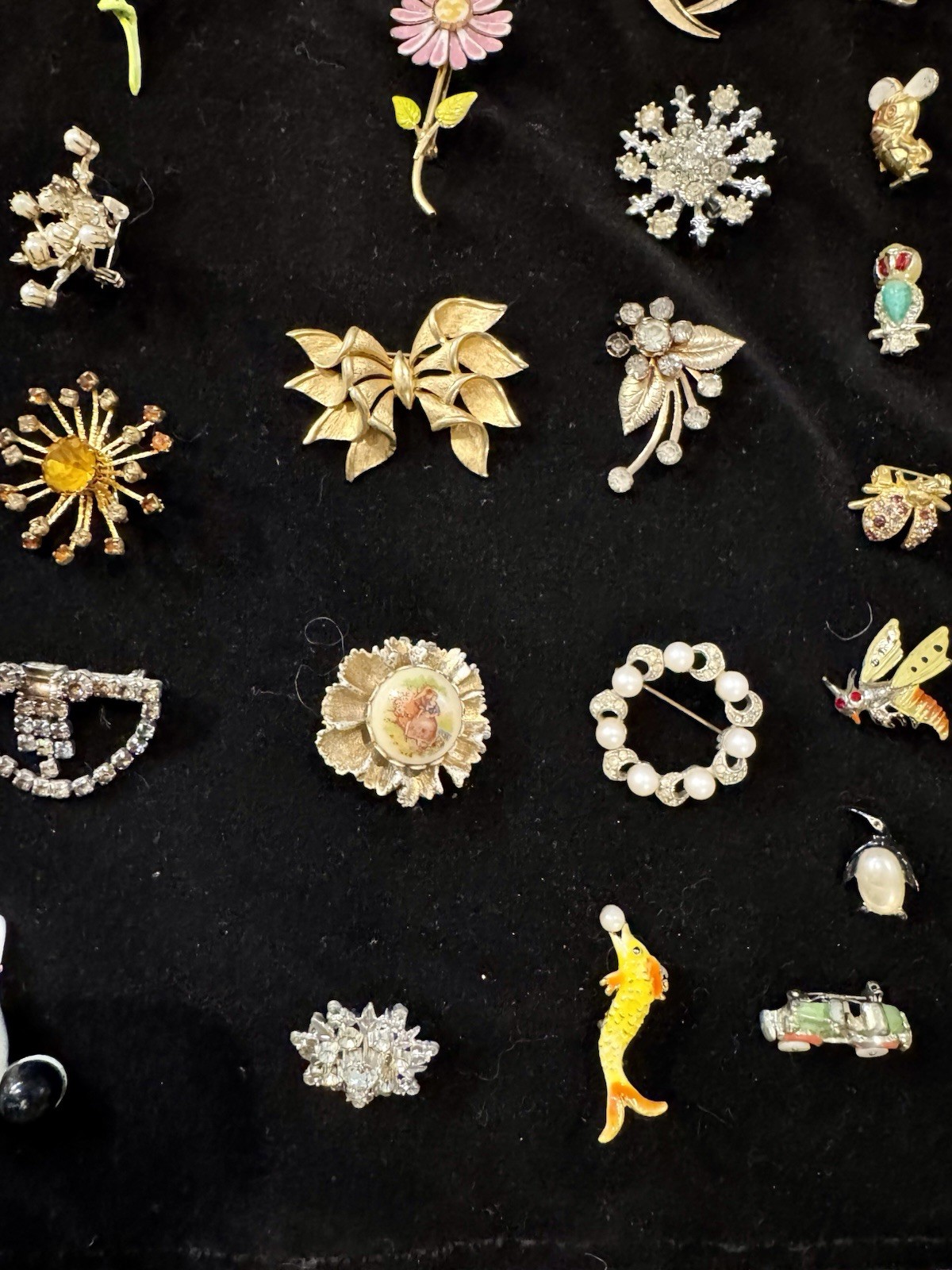 175 Pieces Estate Collection Vintage Brooches Coro, Kramer, Gerry’s, Ora Lisner