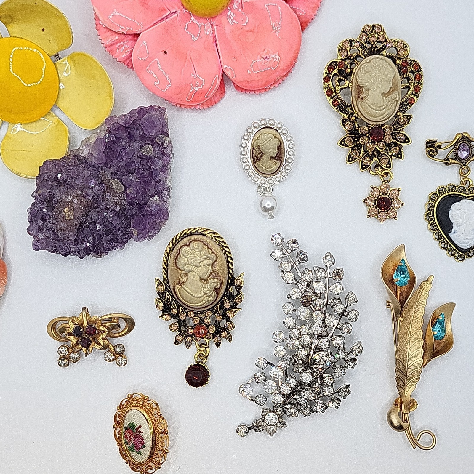 Vintage Costume Jewelry Lot 11 Brooch & Pin Mixed Materials Rhinestone Pearl
