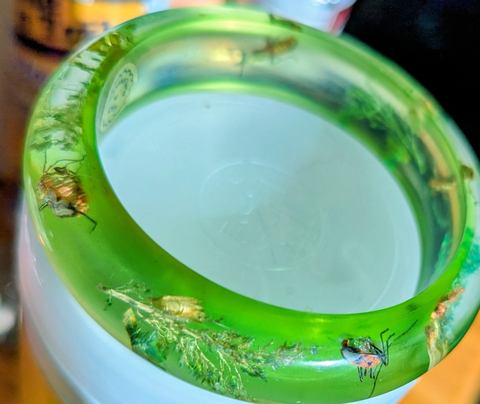 VINTAGE LUCITE BUG ANT INSECT BOTANICAL BANGLE BRACELET ORIG GOLD FOIL STICKER