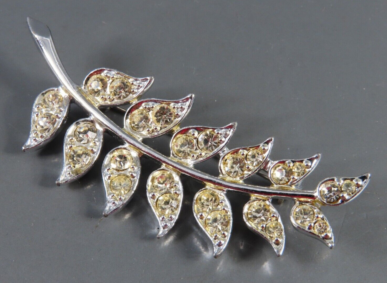 VTG SARAH COVENTRY SILVER BROOCH PIN Clear Rhinestones LEAF FERN LEAVES FROND