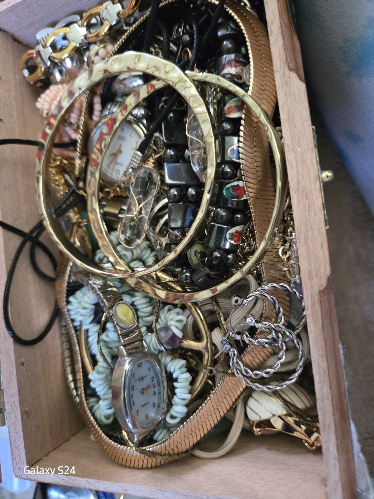 Mystery Jewelry Lot In A Vintage Cigar Box. VNG To Now.