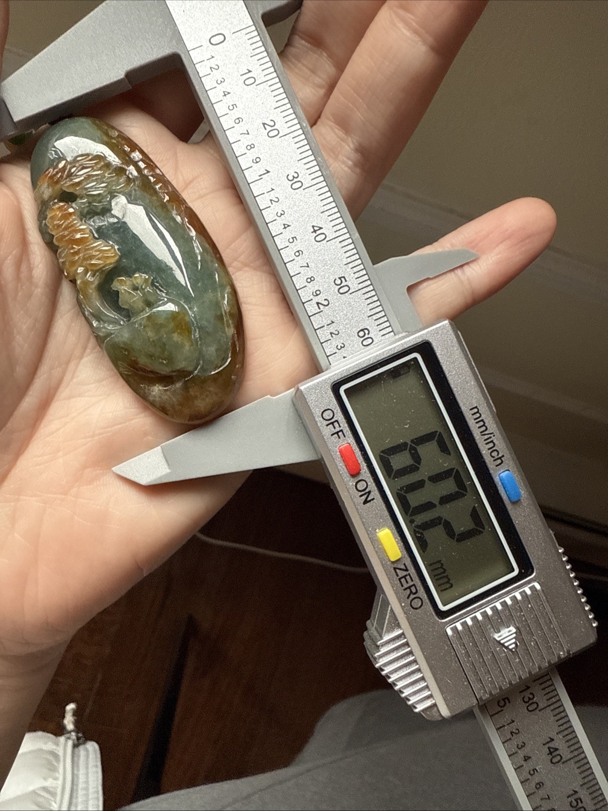 Grade A Untreated Burma Jadeite 純天然翡翠A貨老坑巧雕 俏色山水 Certified