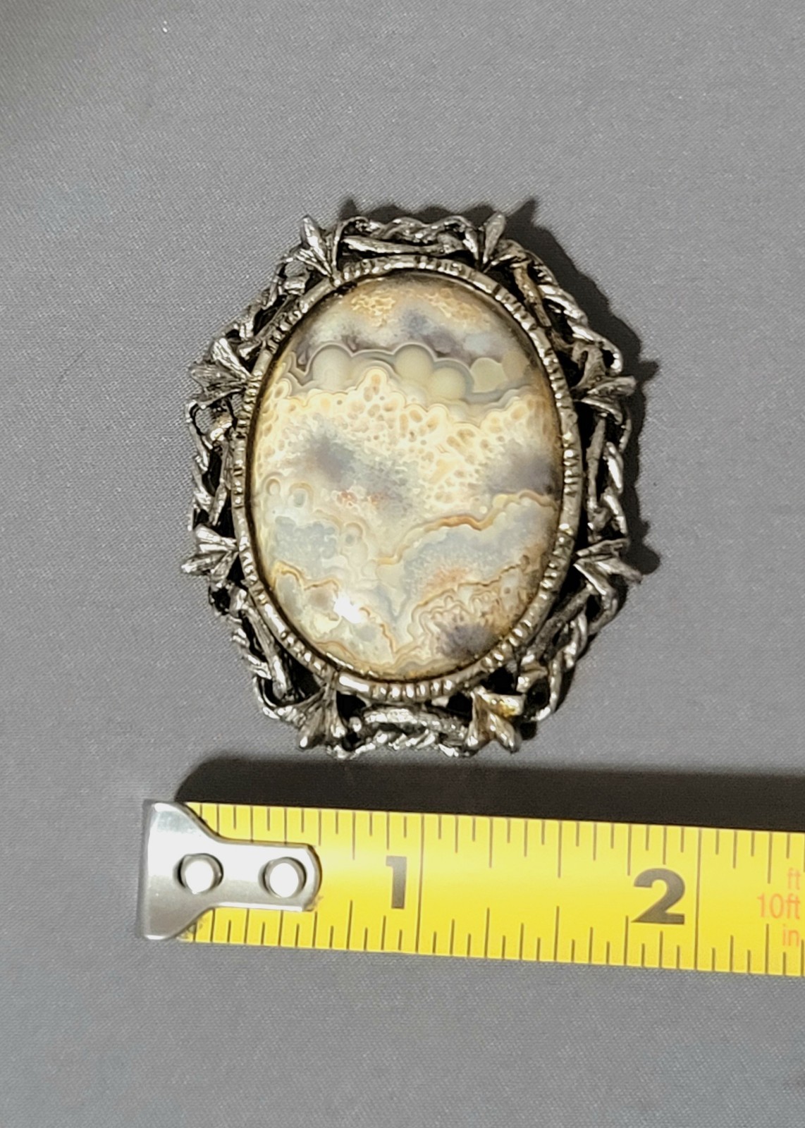 Vtg. Oval Agate Cabochon Brooch Pins Bezel Leaf Frame Silver & Gold Tone Set 2