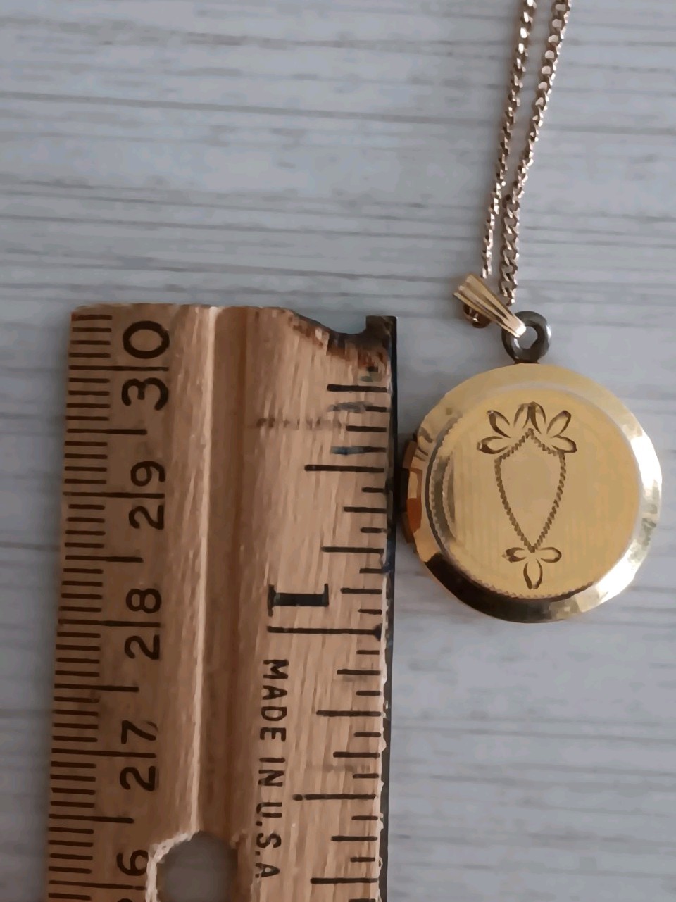A&Z 1/20th 12k GF Gold Filled Round Locket Necklace Etched Shield Design 18″
