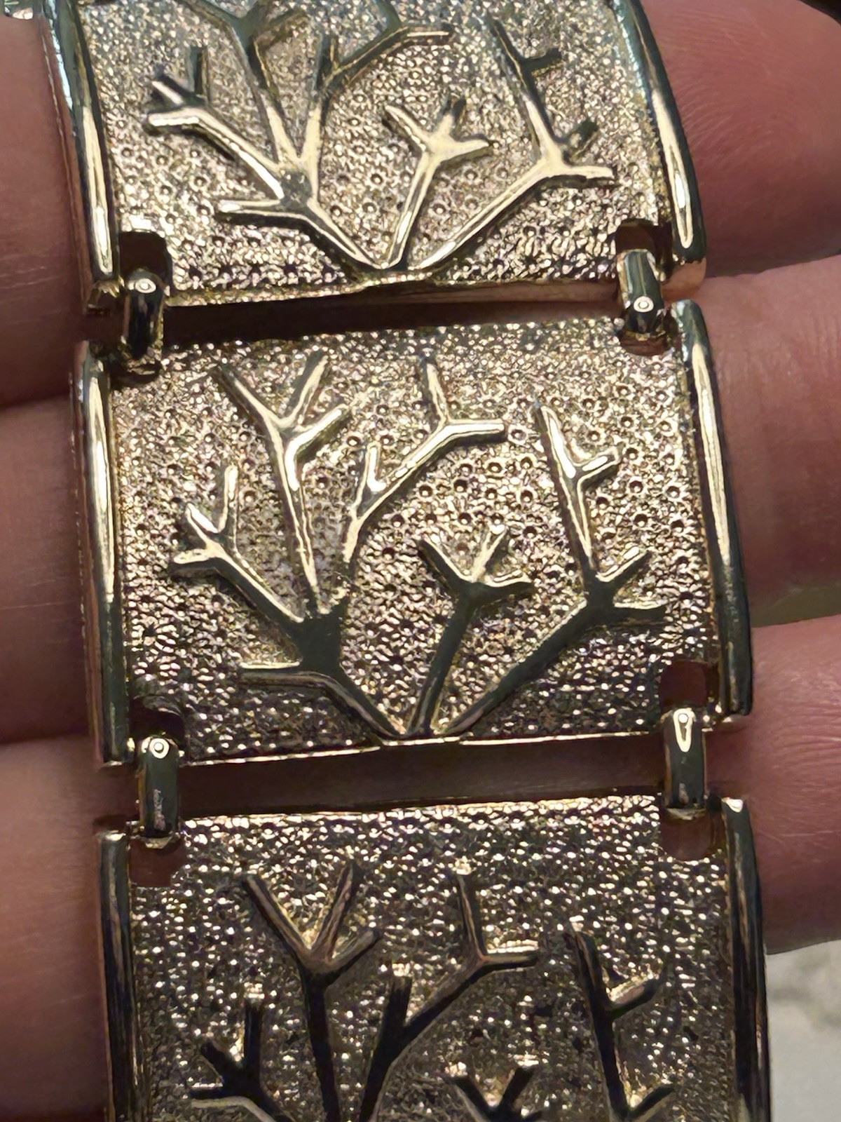 Vintage Coro Pegasus Gold Tone Modernist Panel Bracelet Leaf Textured Wide 6.75”