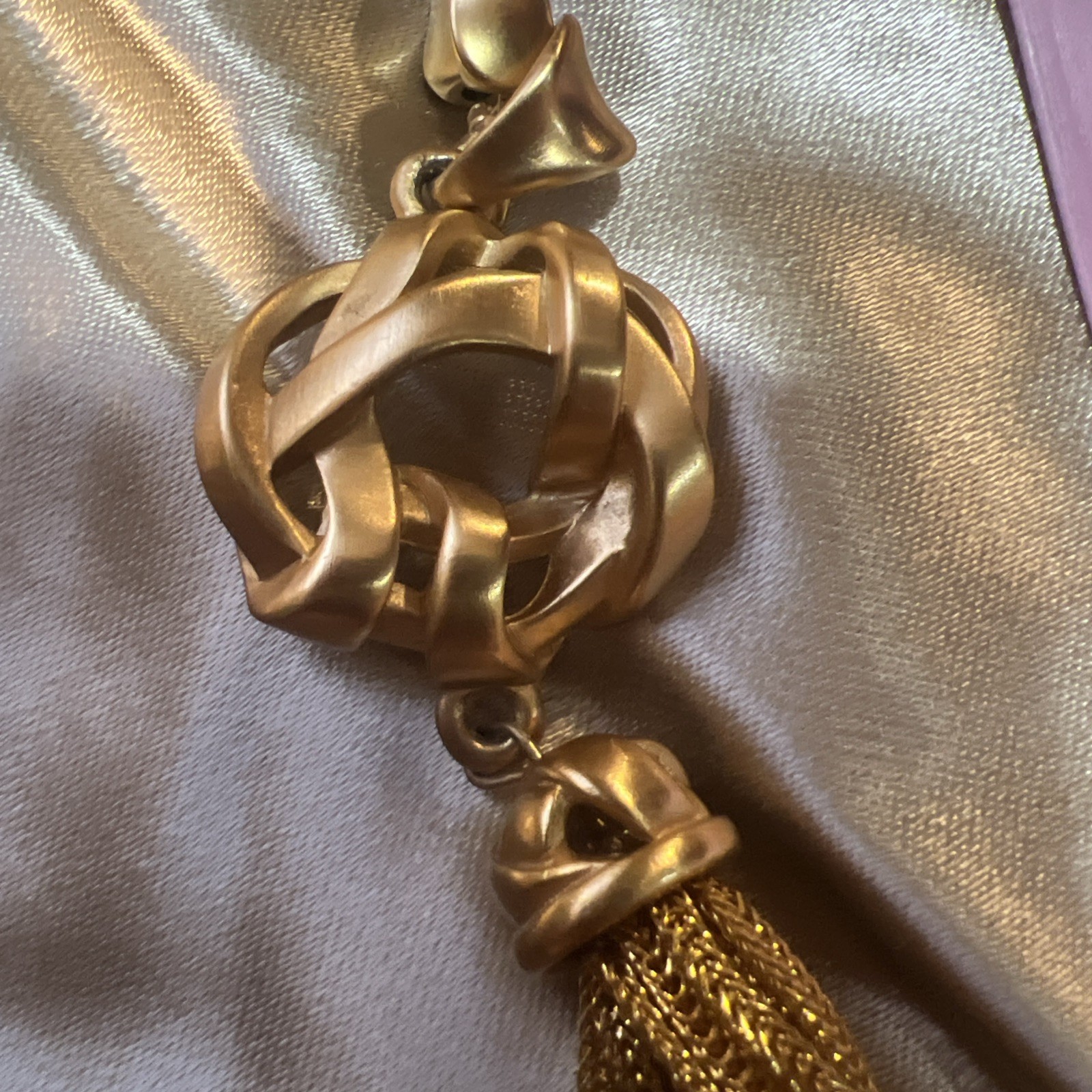 Vtg Designer Anne Klein Brushed Matte Goldtone Chain Necklace Lion Tag Tassel