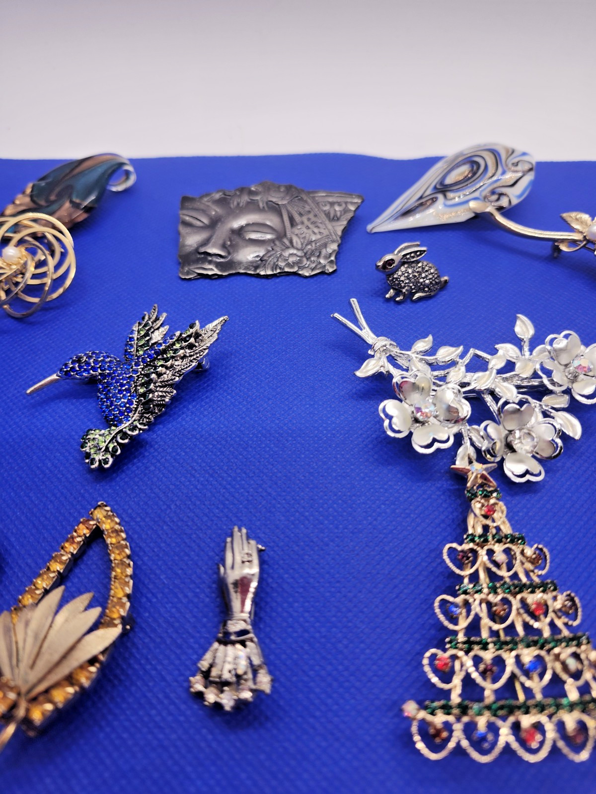 VTG Brooch & Lapel Pin Jewelry Lot Mixed Rhinestone Floral Bird Rabbit Mouse 15+