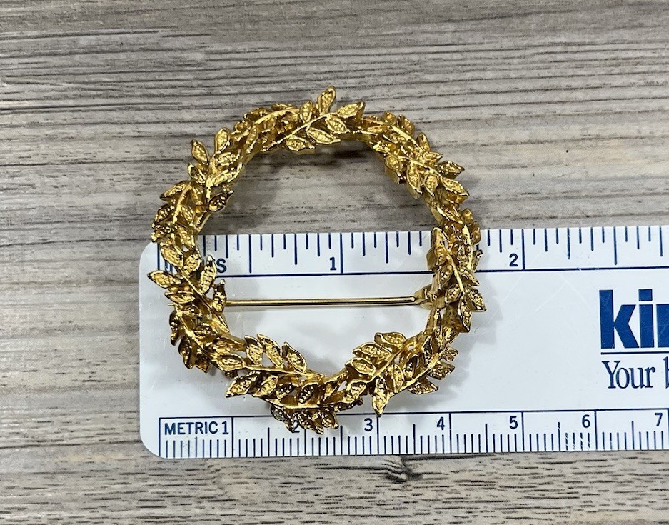 Vintage Gold Filled Brooch Round Wreath A 1847 Signed Leaves 1 3/4″