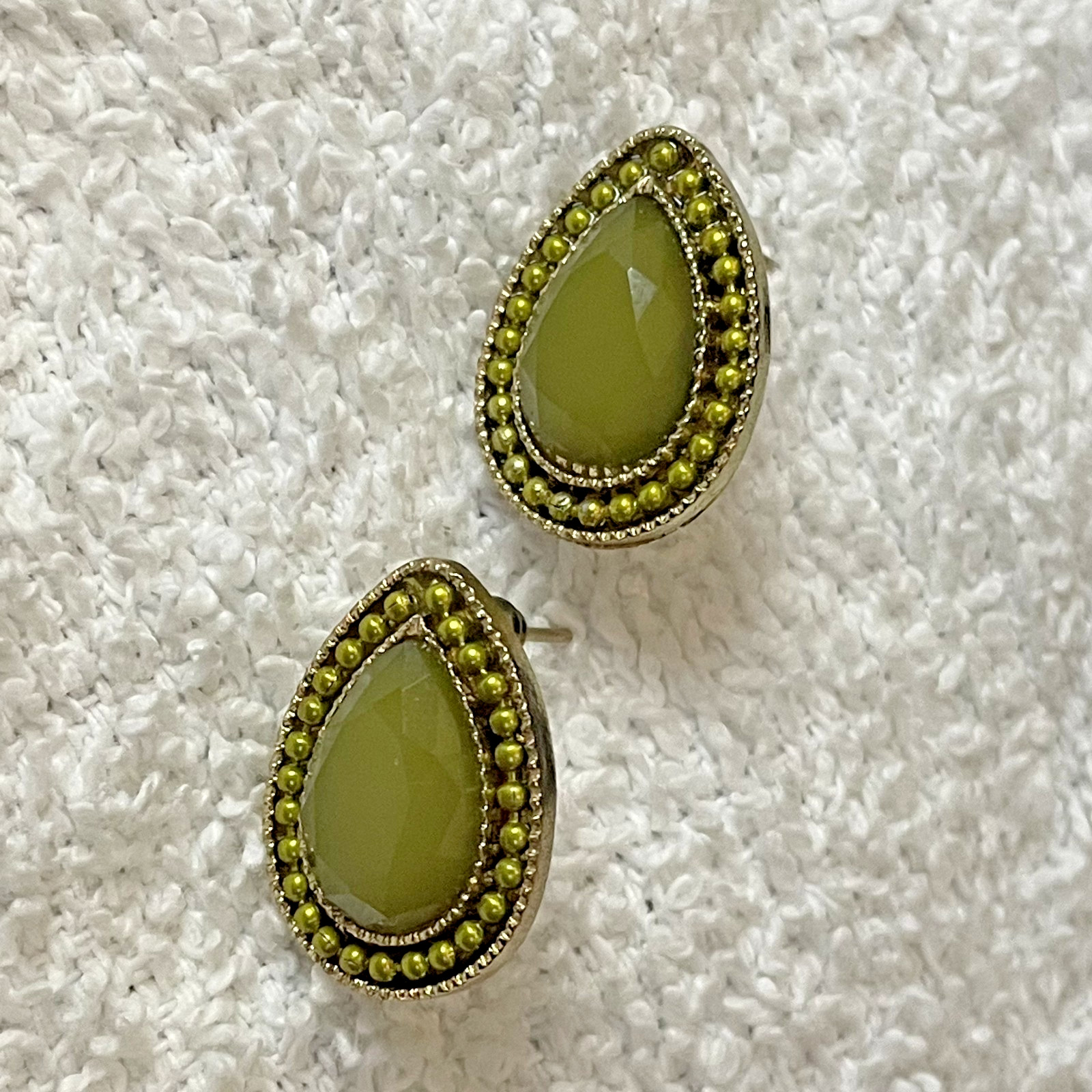 Unbranded Gold Tone Statement Necklace & Earrings Set with Olive Green Stones