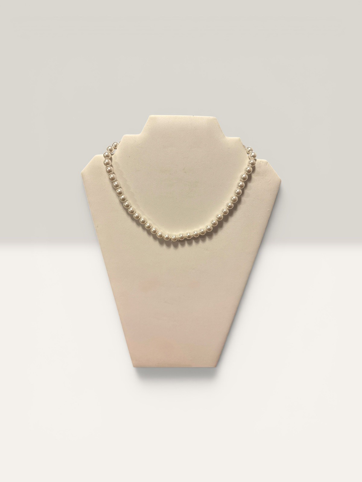 Vintage Single Strand White Faux Pearls Necklace Minimalist Classic Jewelry