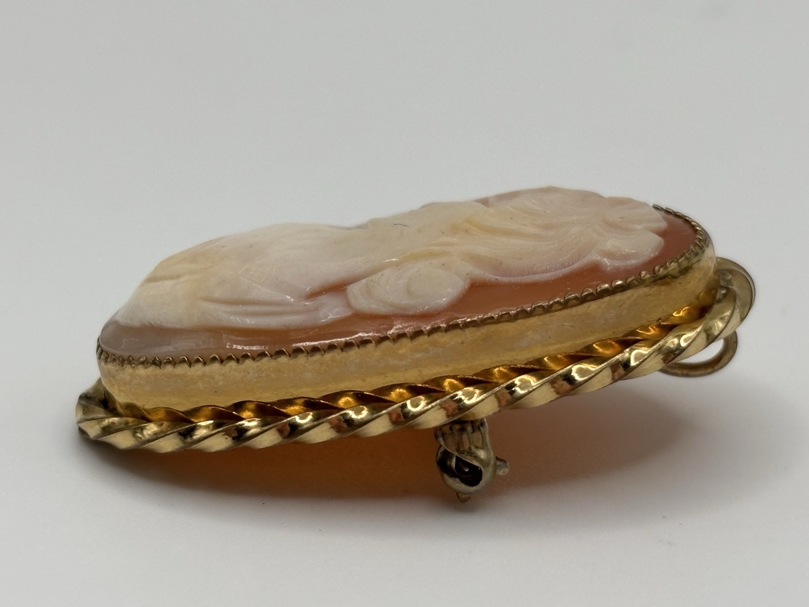 Vintage 12Kt Gold Filled Left Facing Oval Cameo Portrait Pendant / Brooch Pin