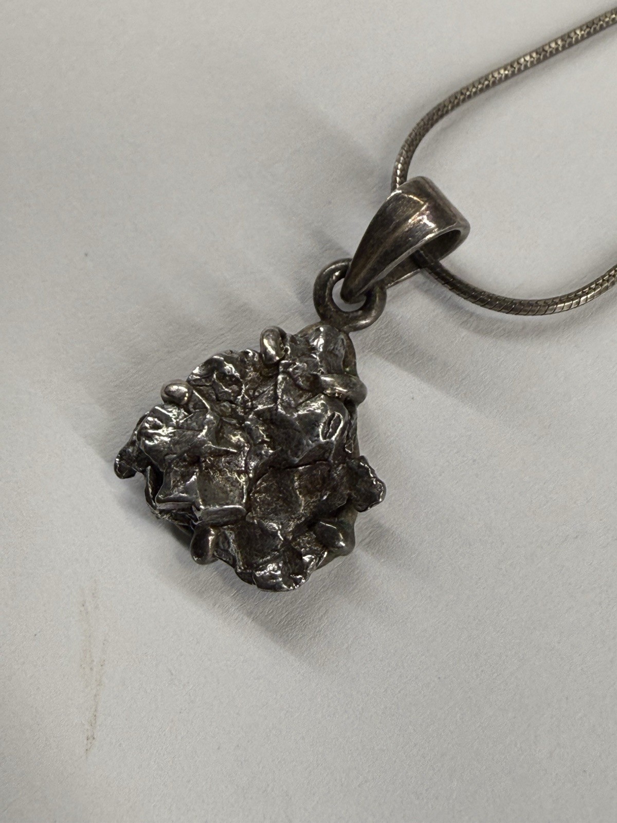 VINTAGE 925 ITALY STERLING SILVER NECKLACE WITH IRON METEORITE PENDANT