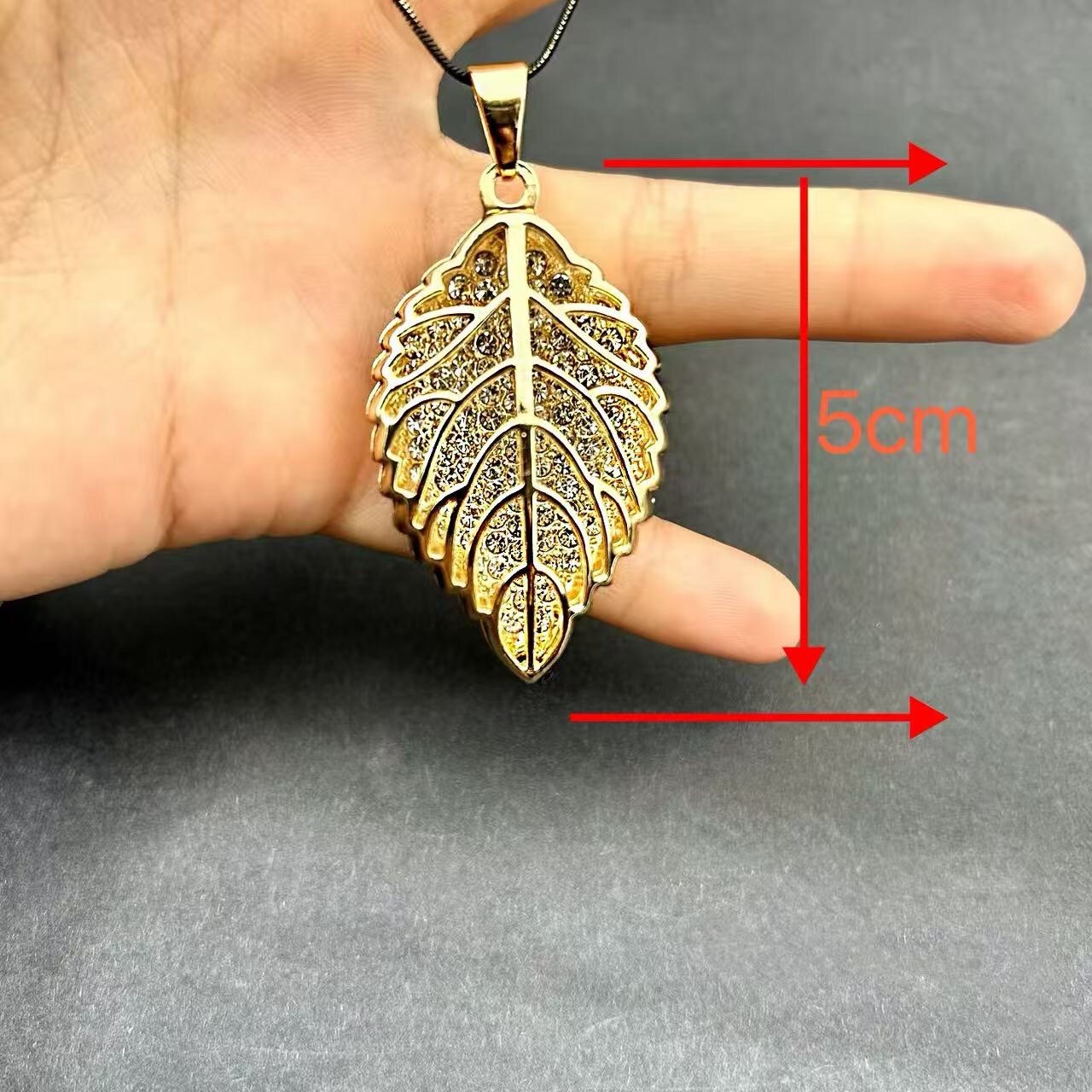 Alloy Metal Pendant With A Golden Necklace Perfectly Decorated