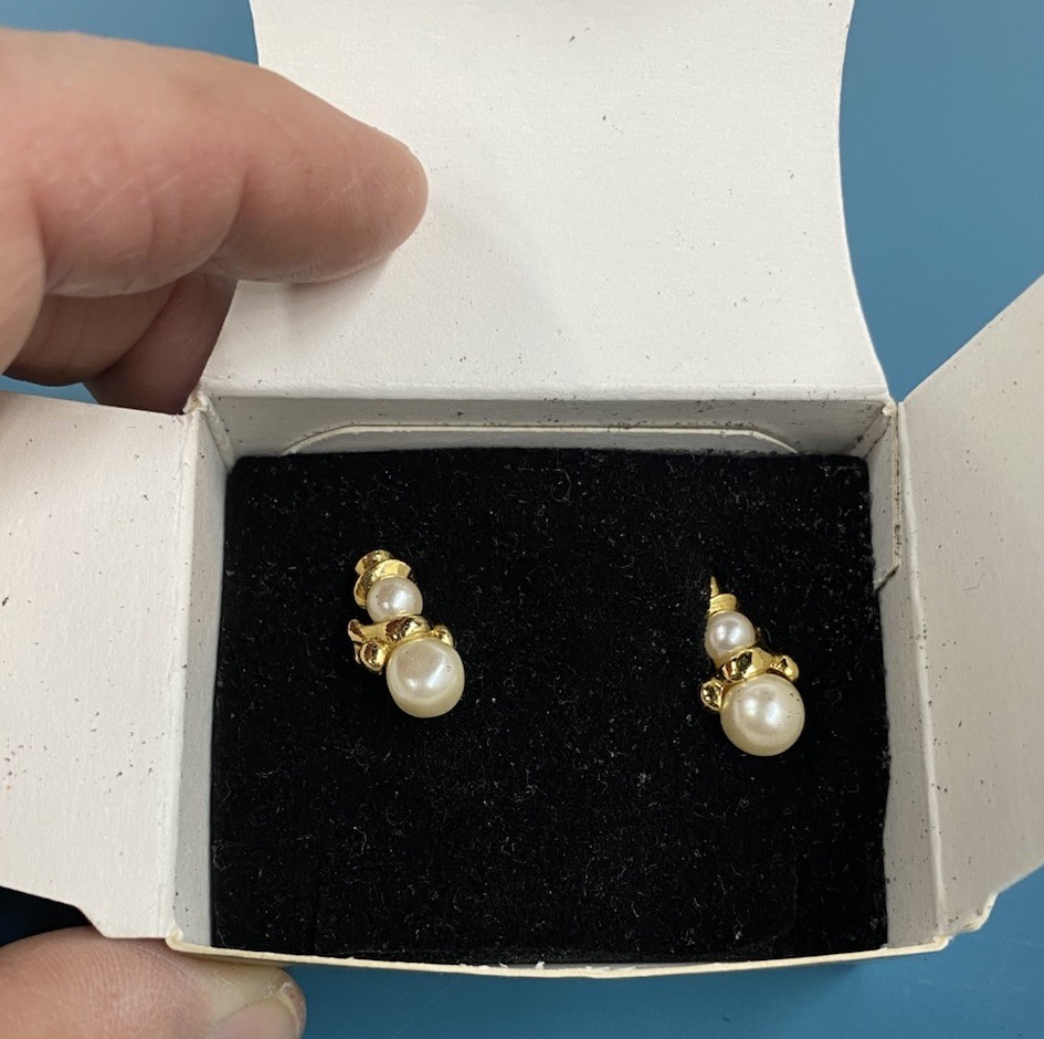 New Vintage 1998 AVON Snowman Pierced Earrings Surgical Steel Posts With Box