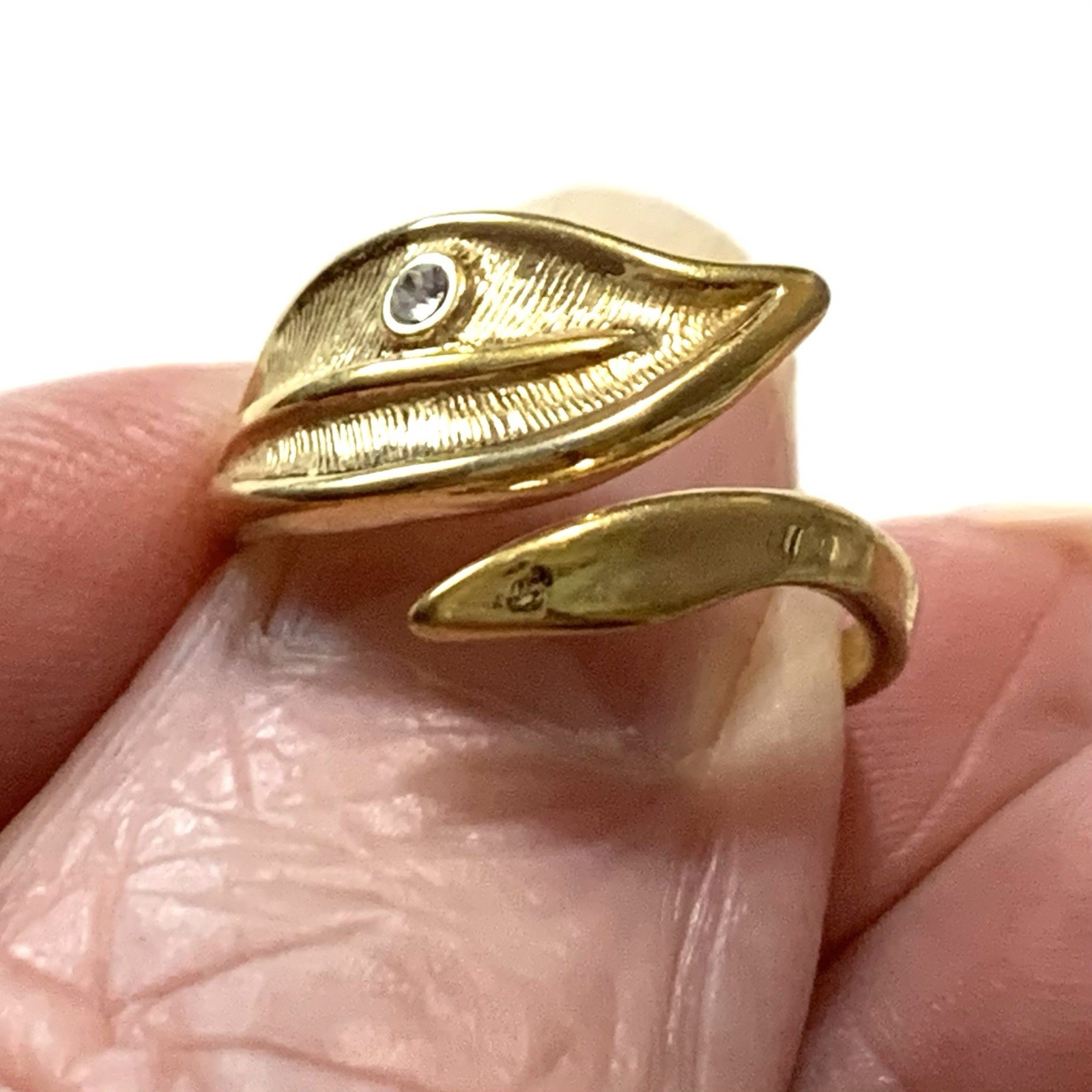 Vintage Avon Signed Gold Tone Leaf Wrap Ring Small Rhinestone Accent Size 5.5