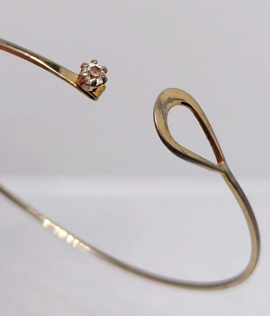 Vintage Avon Catch A Star Bracelet 1976 Gold Tone Dainty Bangle Retro Signed