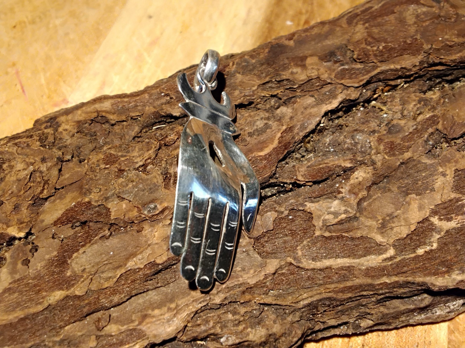 Beautiful Vintage Sterling Silver Amber Hamsa Hand Pendant
