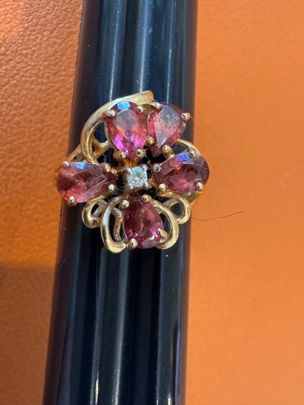 Vtg 14k Yellow Gold Ring w Pinkish Red & Clear Color Stones / Crystals Size 6.25