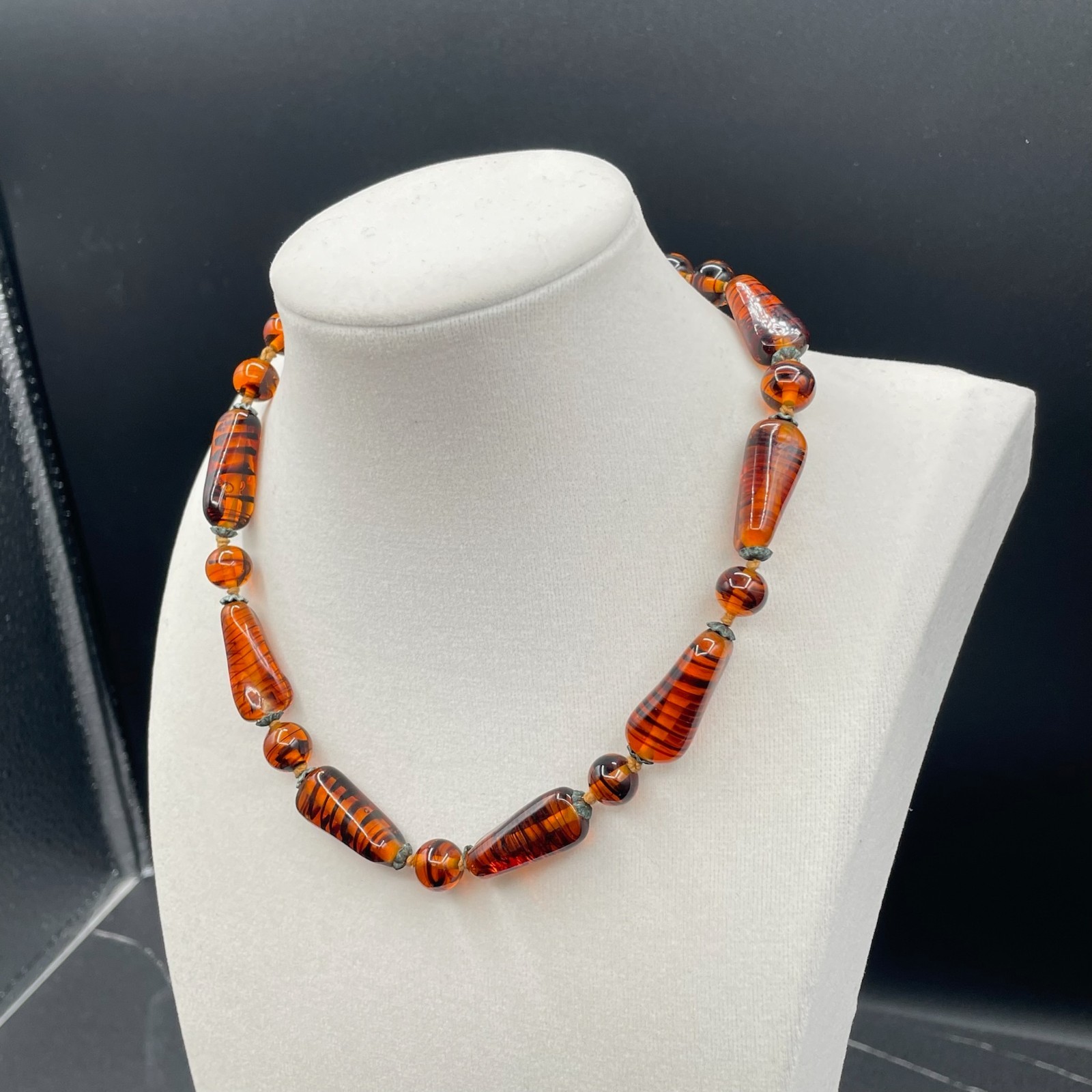 Vintage Carnelian Classic Fashion Tiger Striped Glass Beaded Celluloid Necklace