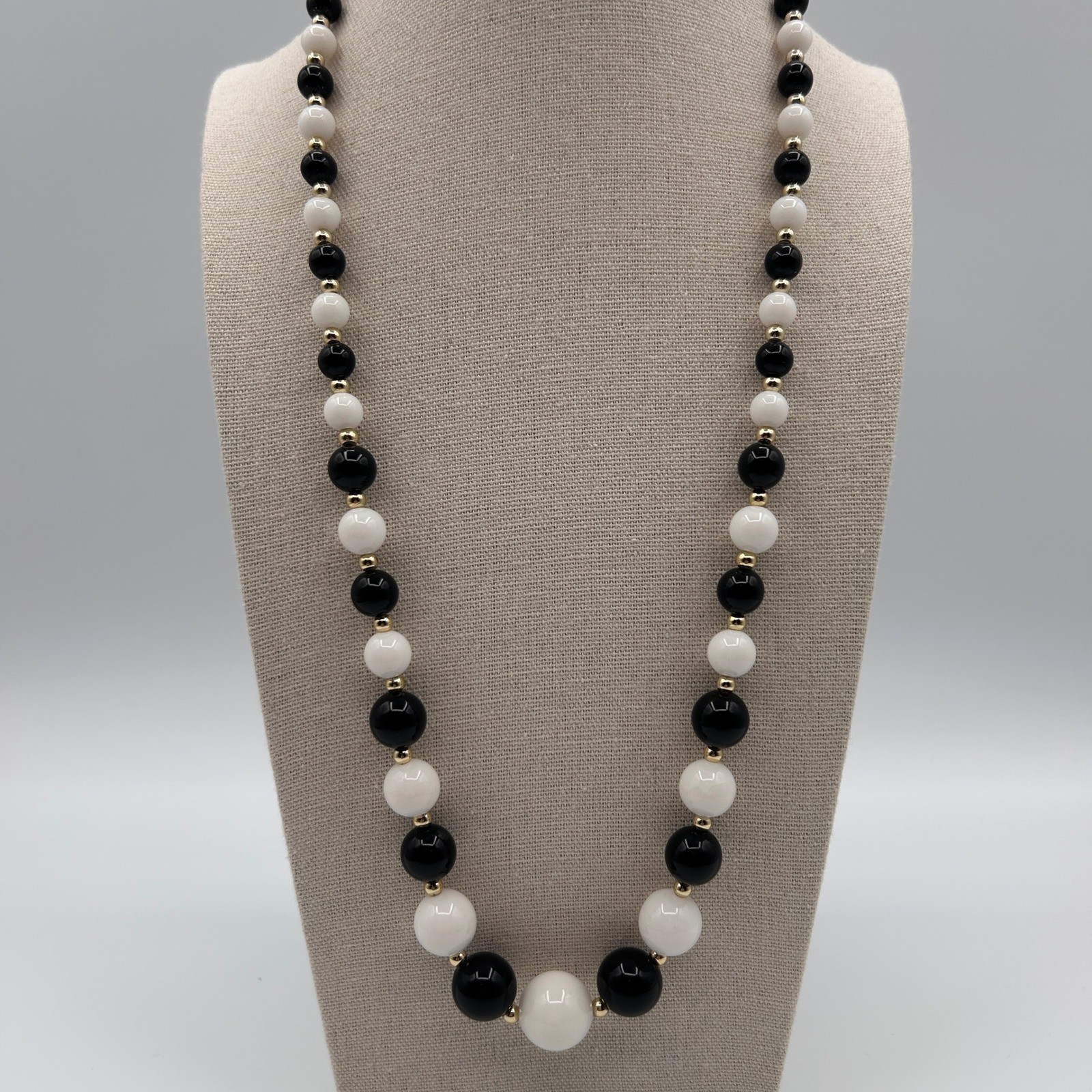 Vintage Black White Graduated Bead Necklace Gold Tone Spacers Single Strand 24″