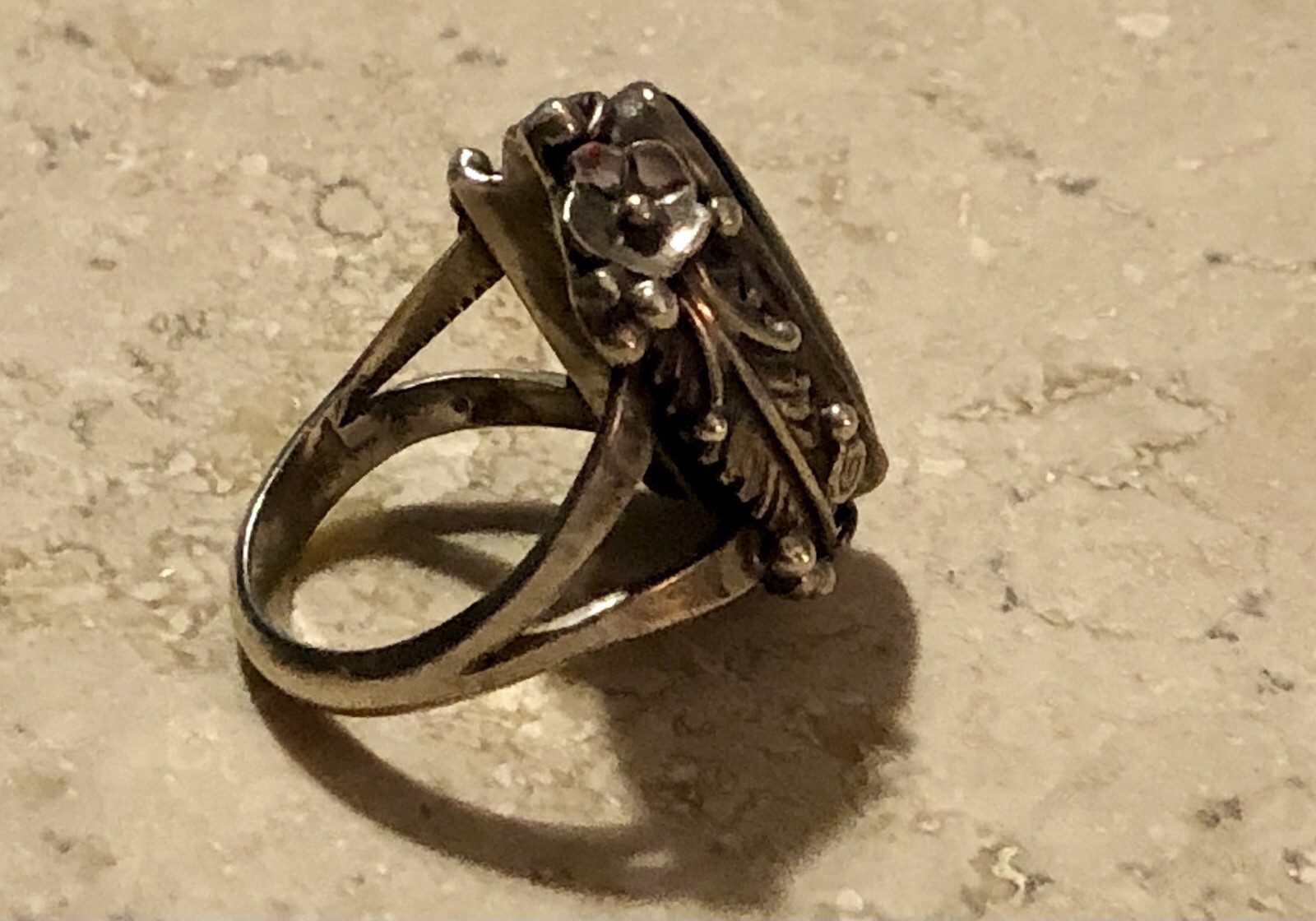 🌿🌺 VINTAGE Oval 925 STERLING SILVER Black Onyx SOUTHWESTERN Flower Leaf Ring