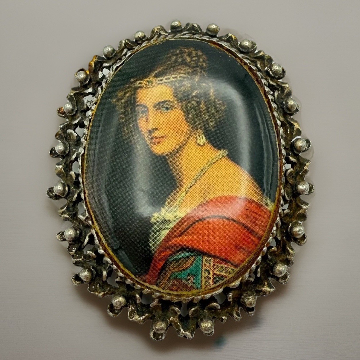 Vintage Cameo Style Noblewoman Portrait Brooch or Pendant – Ornately Framed