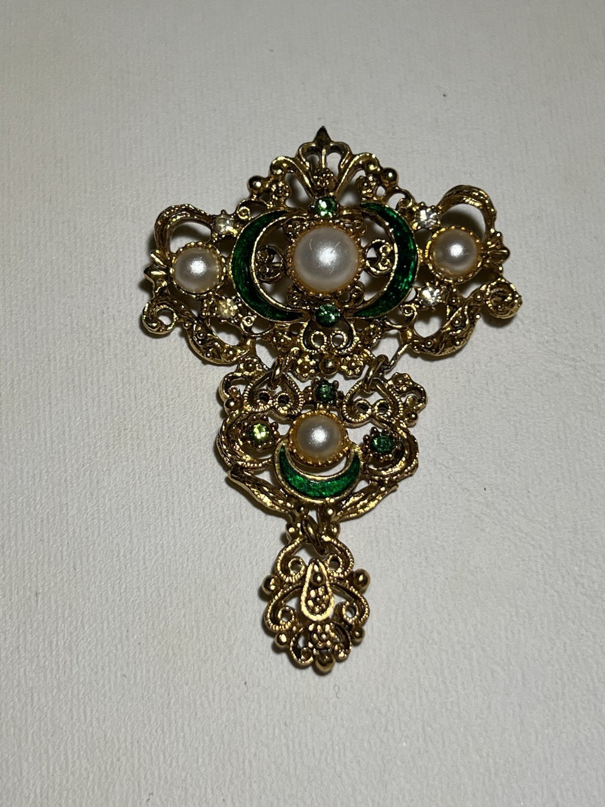 Vintage Florenza Victorian Renaissance Faux Pearl Green Enamel Brooch Pin