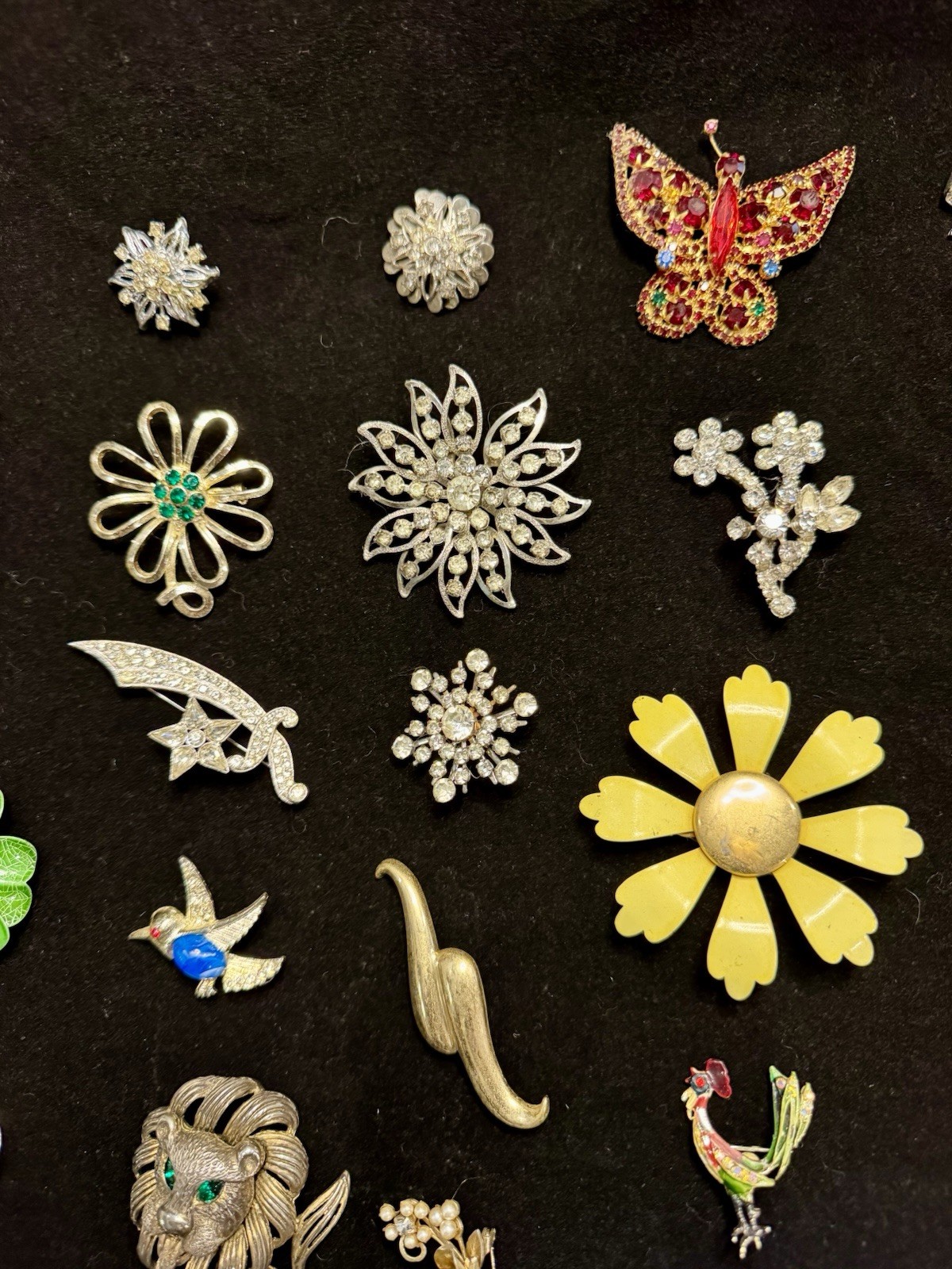 175 Pieces Estate Collection Vintage Brooches Coro, Kramer, Gerry’s, Ora Lisner