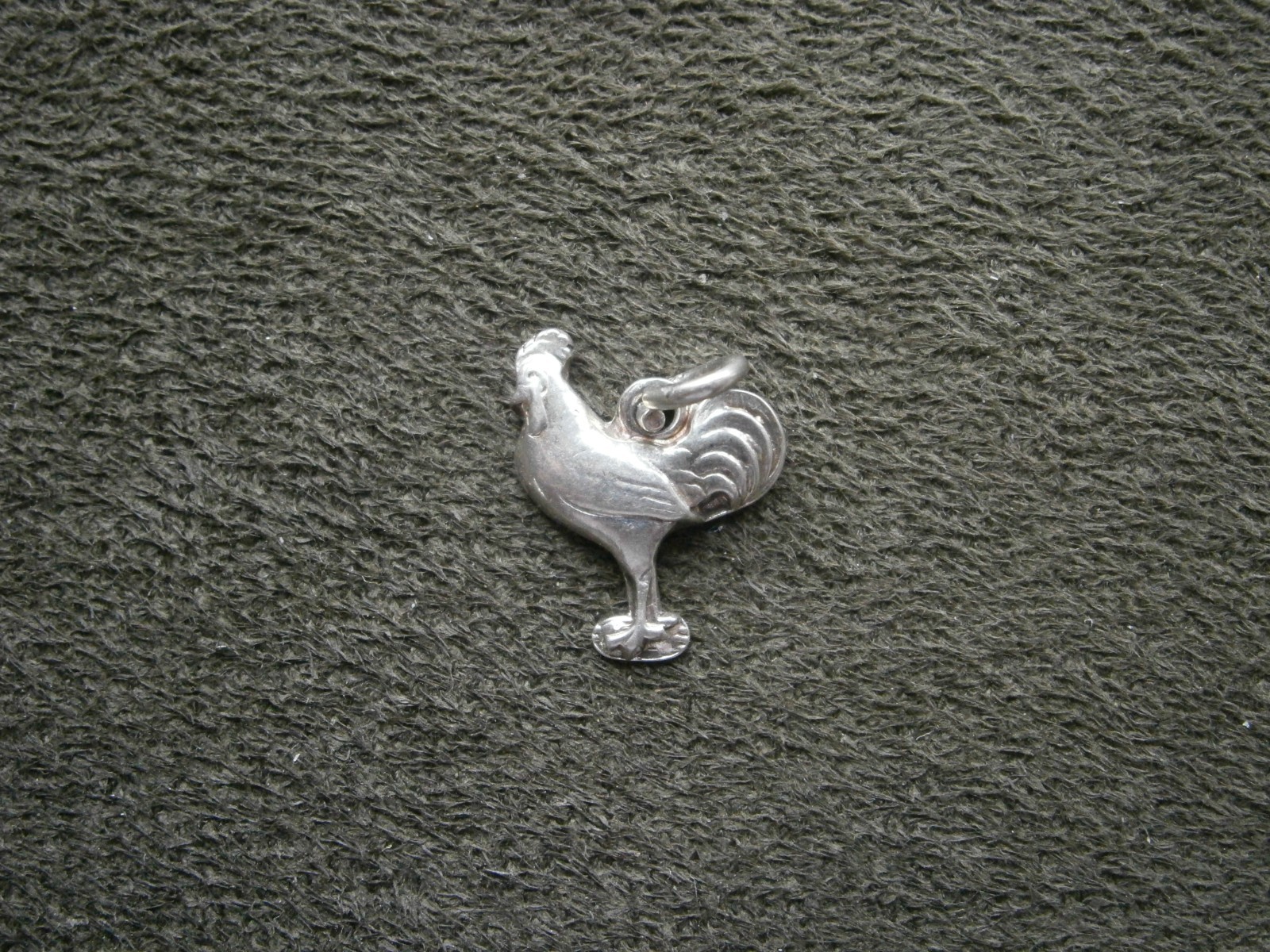 TINY Rooster Cockerel Vintage Flat Back 835 Silver Bracelet Charm Pendant