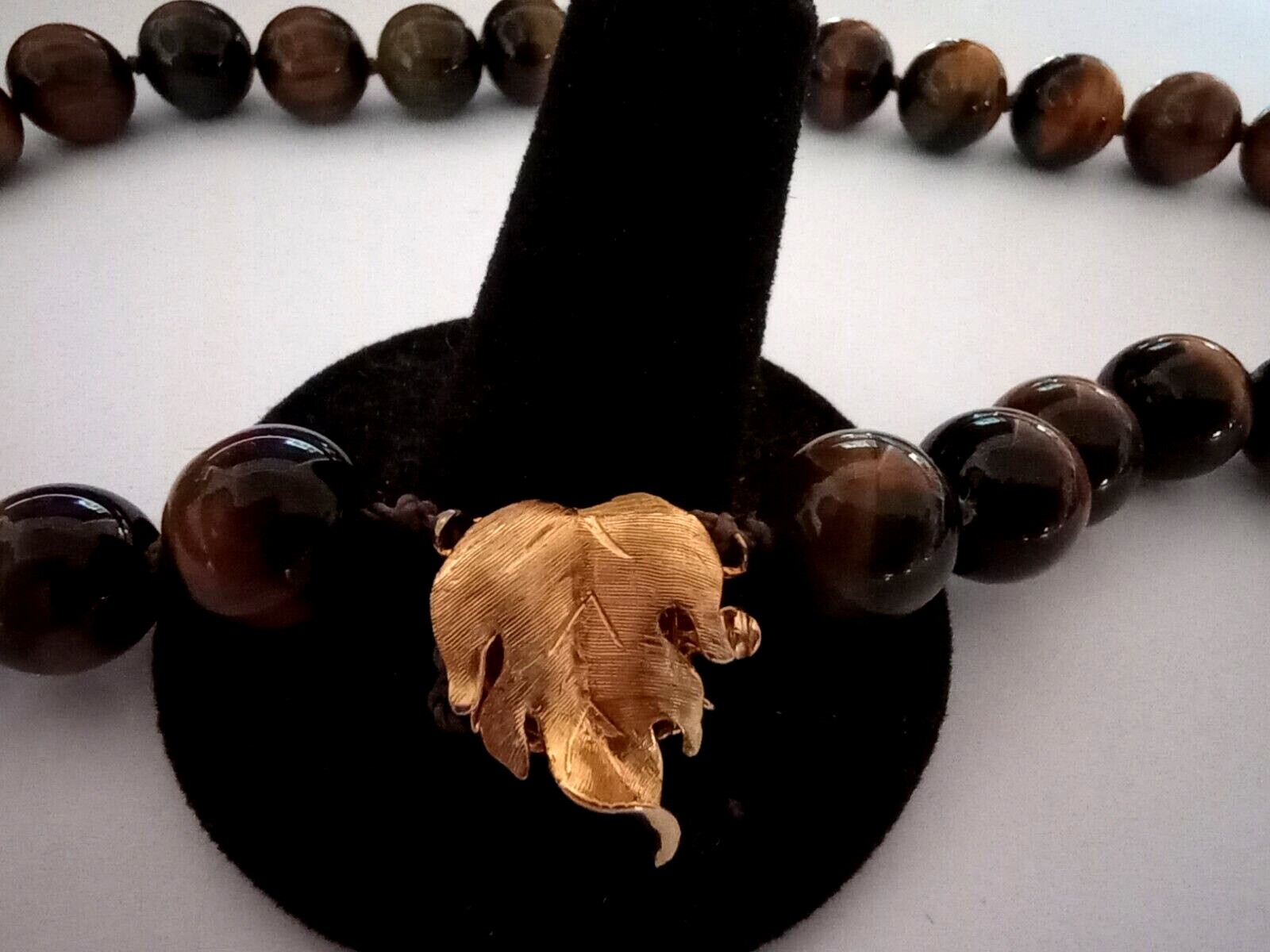 Vtg 14K Yellow Gold Leaf Tigers Eye Knotted Strand Necklace 17″ Slider 67gS