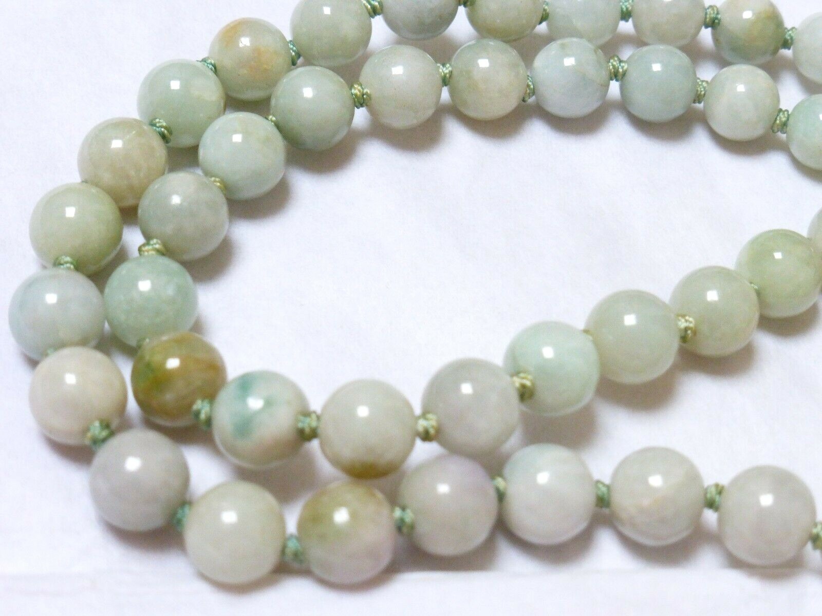CHINESE VINTAGE NATURAL GREEN JADE 8mm-10mm BEAD NECKLACE, 65 grams