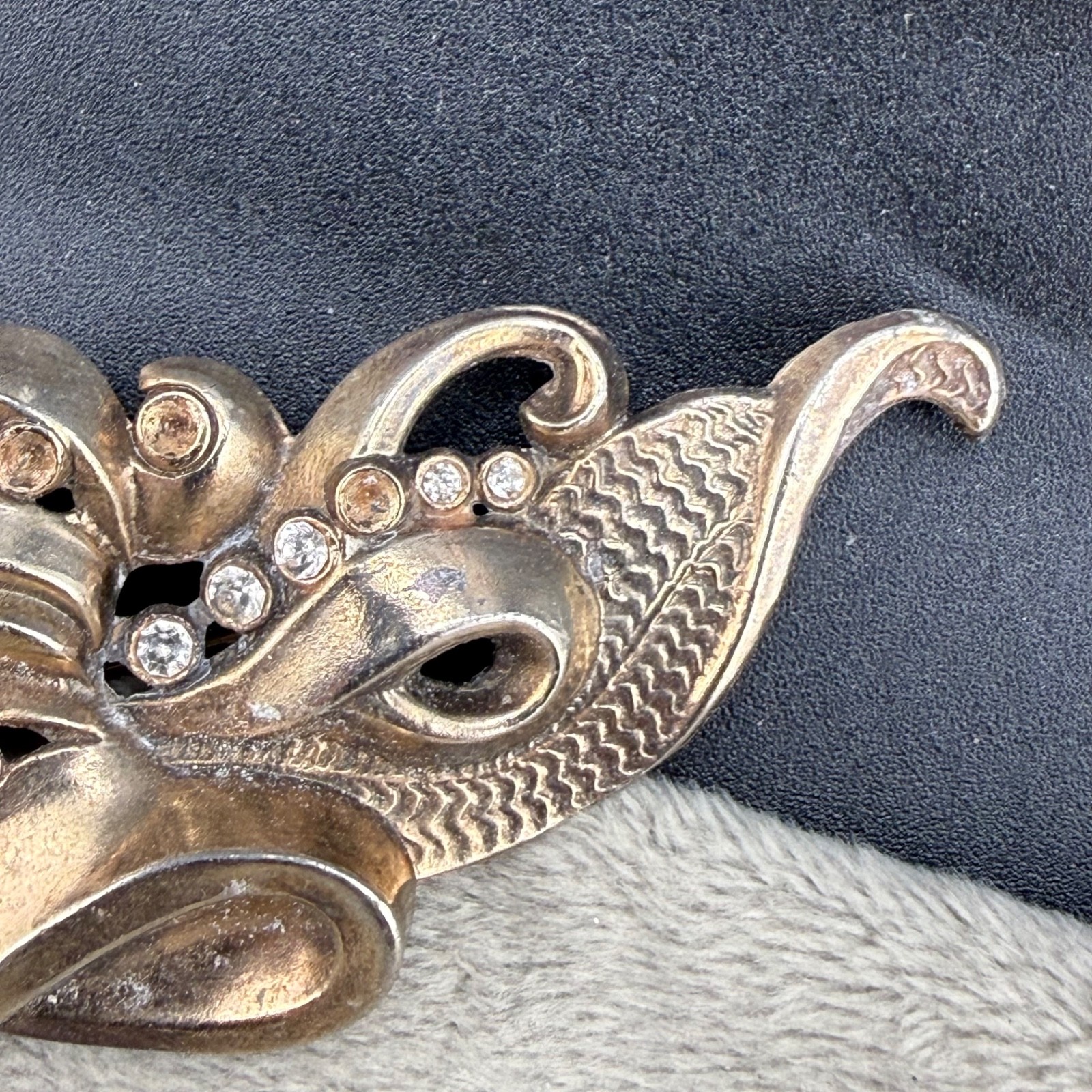 Vintage Pot Metal Brooch Flower Gold Tone Rhinestone READ
