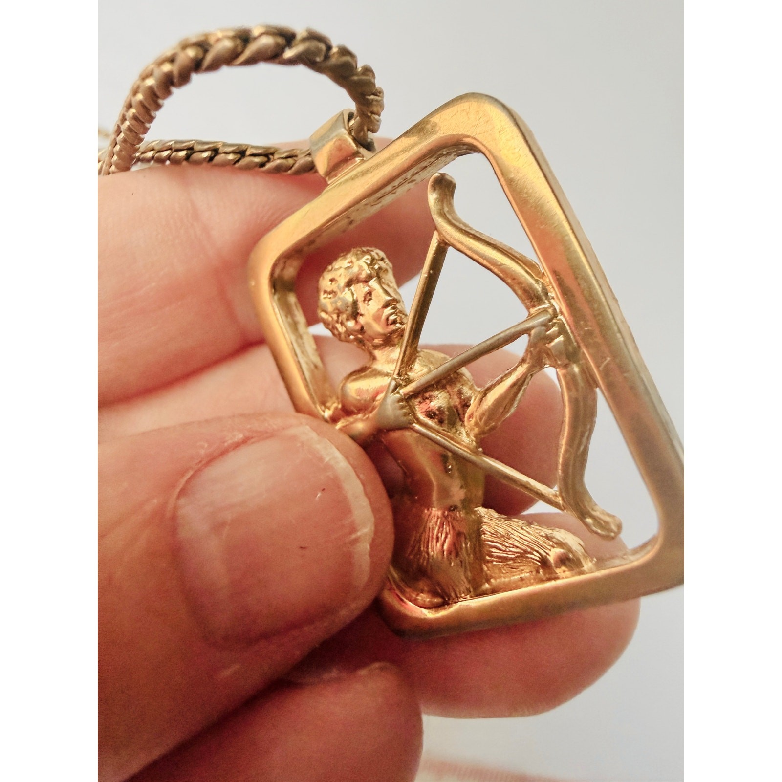 Vintage Avon Sagittarius Zodiac Necklace Star Signs Archer Pendant 18”