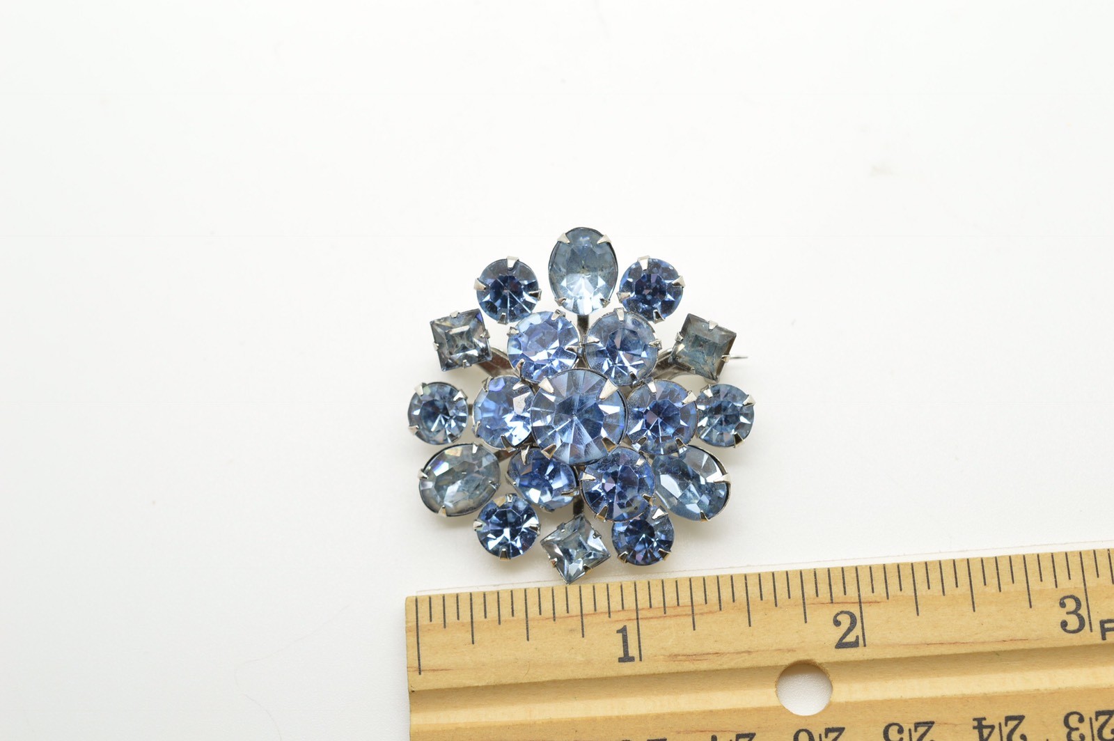 Pretty Starburst Brooch Prong Set Bright Blue Colored Rhinestones 3D Excellent