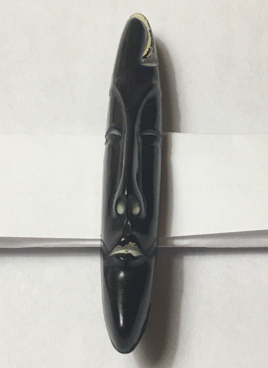 VINTAGE 2.5″ AFRICAN MASK ELONGATED HARD PLASTIC TRIBAL CELLULOID PIN BROOCH