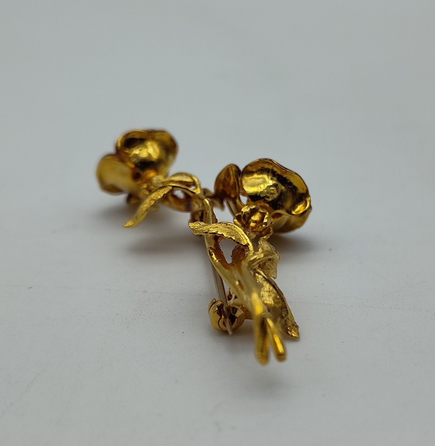 Vintage Long Stem Rose Flower Ruby Stone 18K Yellow Gold Enamel Brooch Pin Lapel