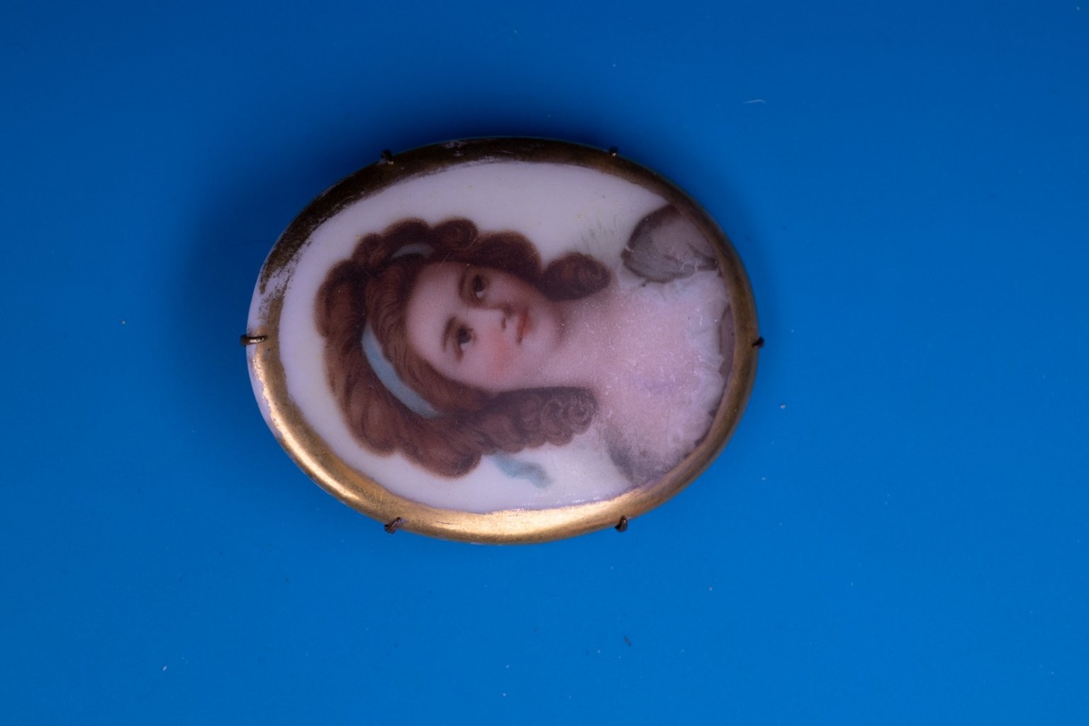 Antique Portrait Miniature Brooch Pin Gold Tone Oval 1.5″ Hand Painted Lady
