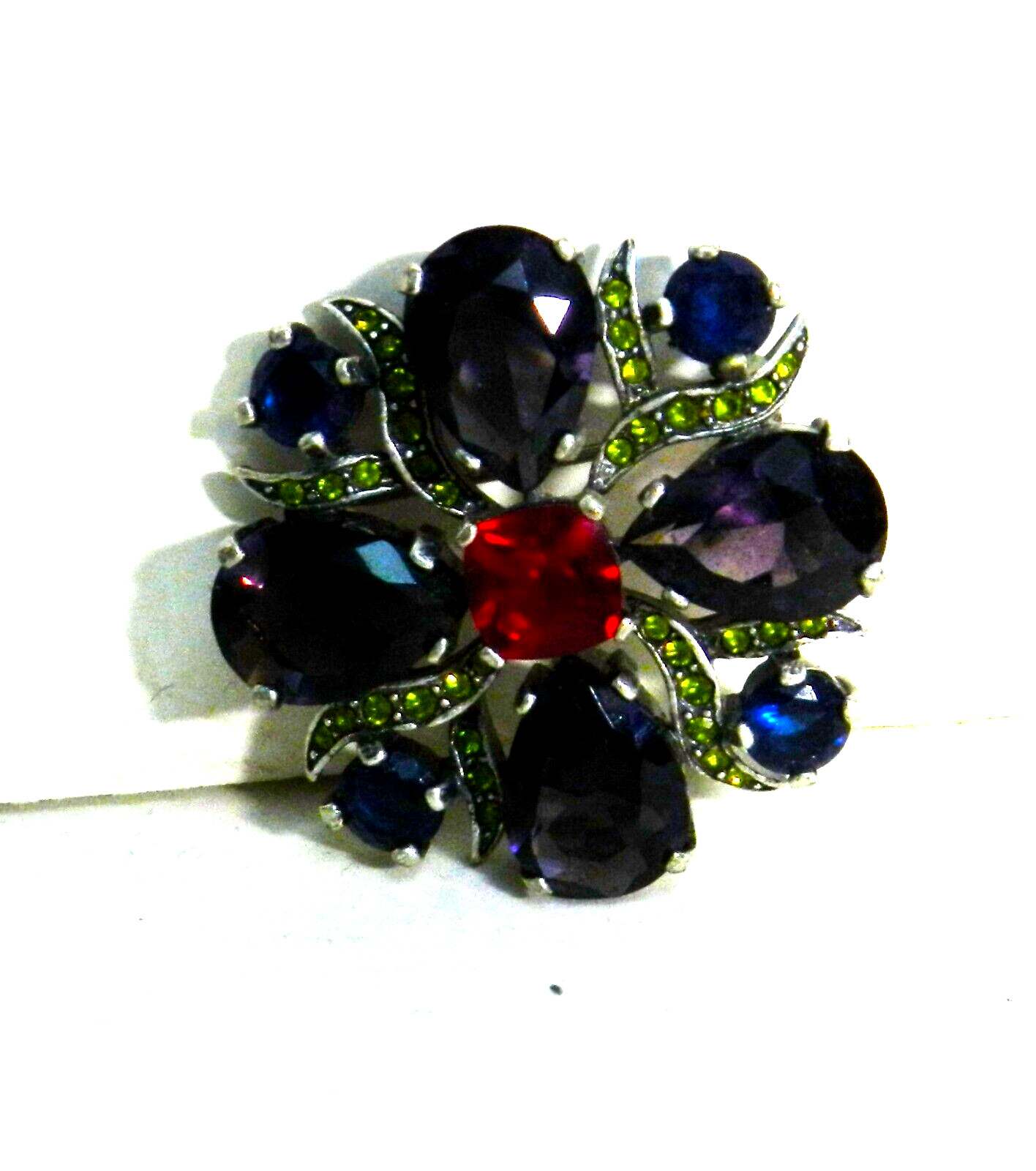 TJ-B4 — GLASS RHINESTONE BROOCH IN AMETHYST SAPPHIRE RUBY CUT GLASS, SILVERTONE