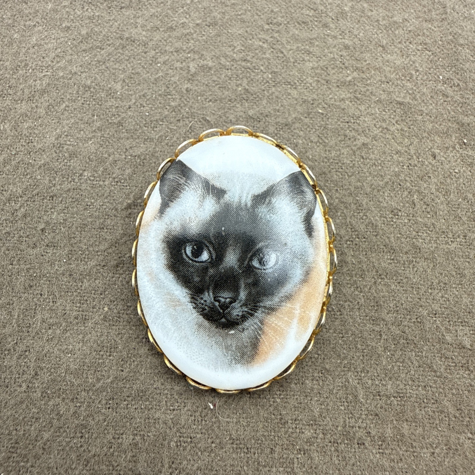 Vintage Porcelain Transfer Blue Eyed Cat Portrait Oval Pin Brooch