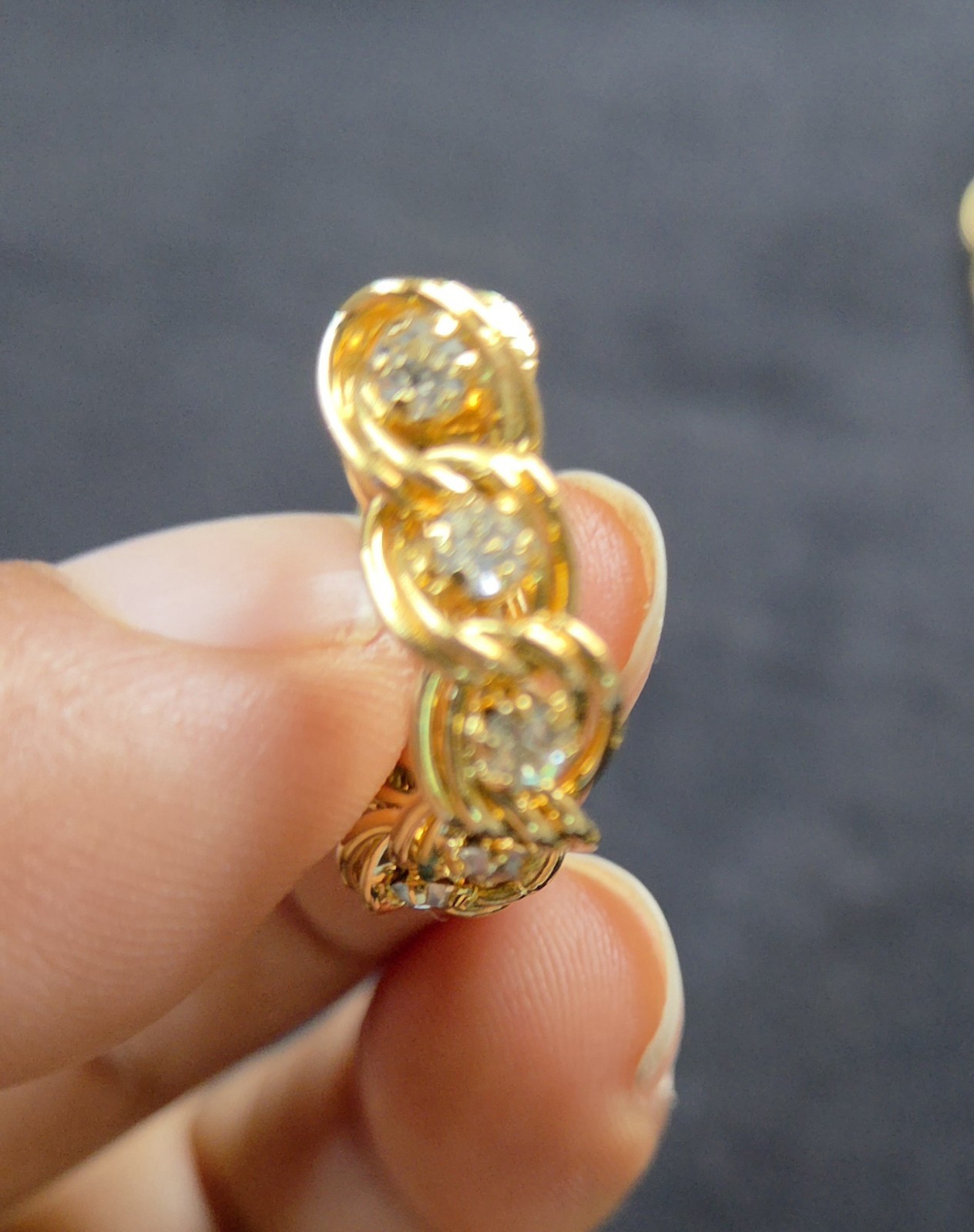 Gorgeous! Goldtone & Rhinestone Necklace(15″) & Clipon Earrings(.75″) Vtg
