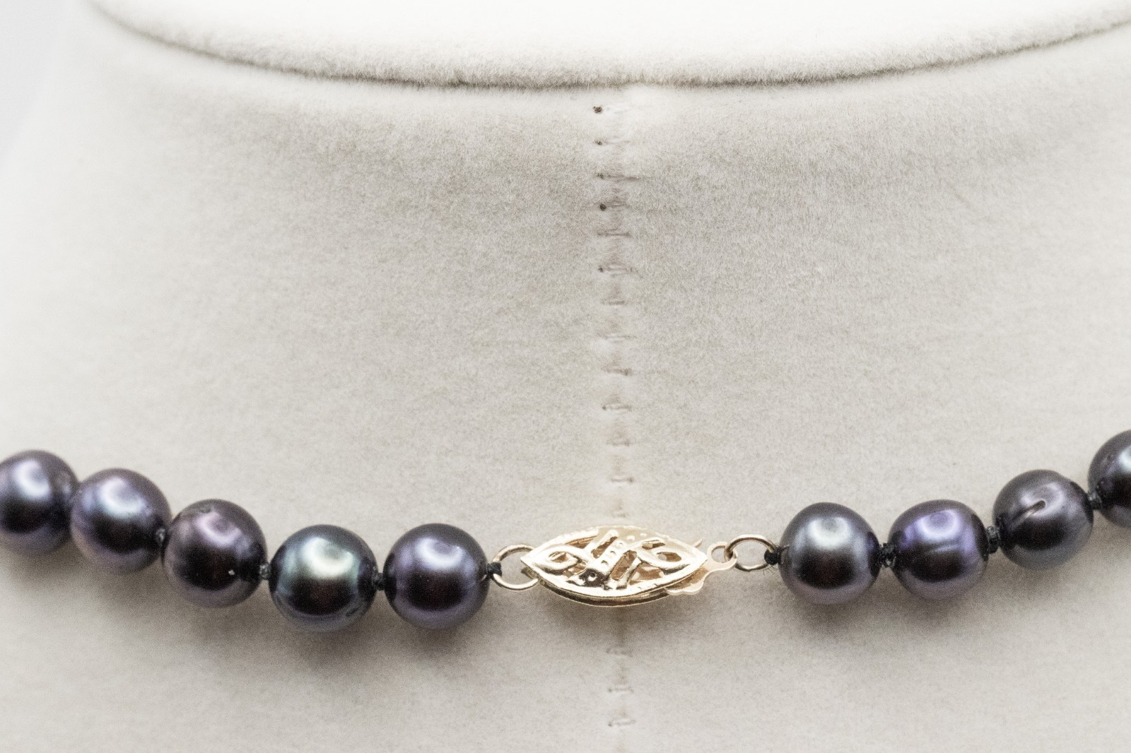 14kt Yellow Gold Dark Peacock Pearl Strand Necklace Fishhook Clasp Vintage