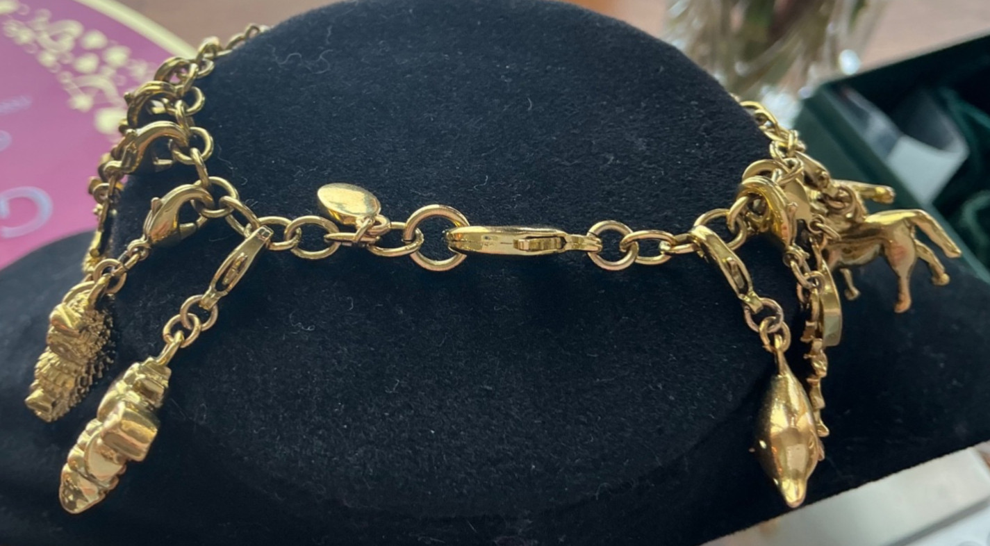 Gold tone Heavy Charm BRACELET with individual Removable Good Luck charms 🍀