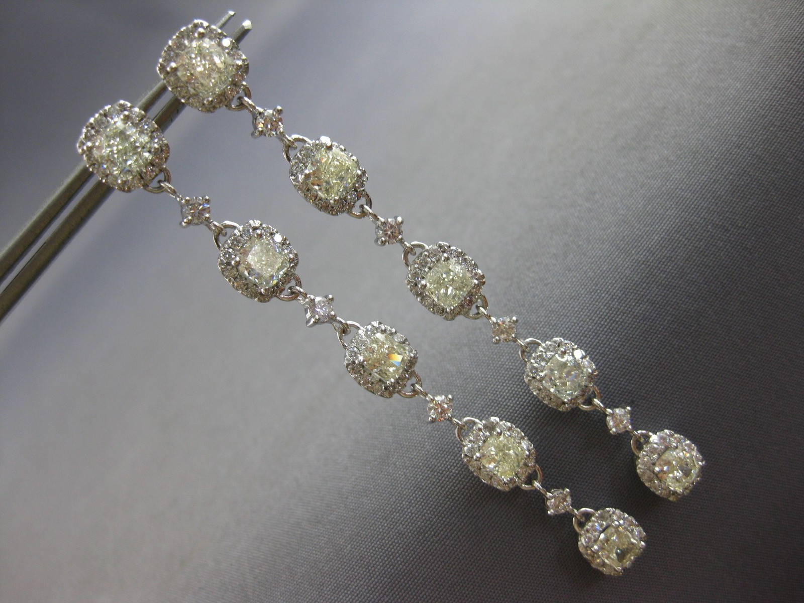 LARGE & LONG 6.26CT WHITE & LIGHT FANCY YELLOW DIAMOND 18KT WHITE GOLD EARRINGS