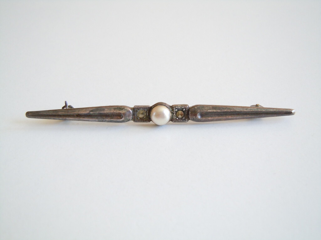 Antique Brooch 835 SILVER Blackened? Kunstperle? Marcasites 4.6 g/7.2 x 0.6 cm