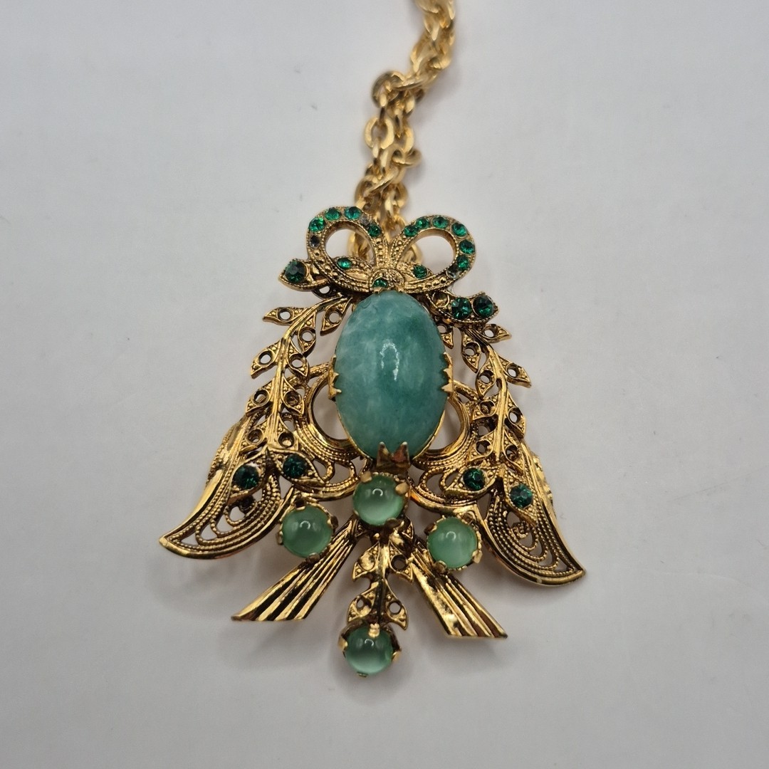 Vintage Austria Yellow Gold Plated Green Mottled Glass Festive Pendant W Chain