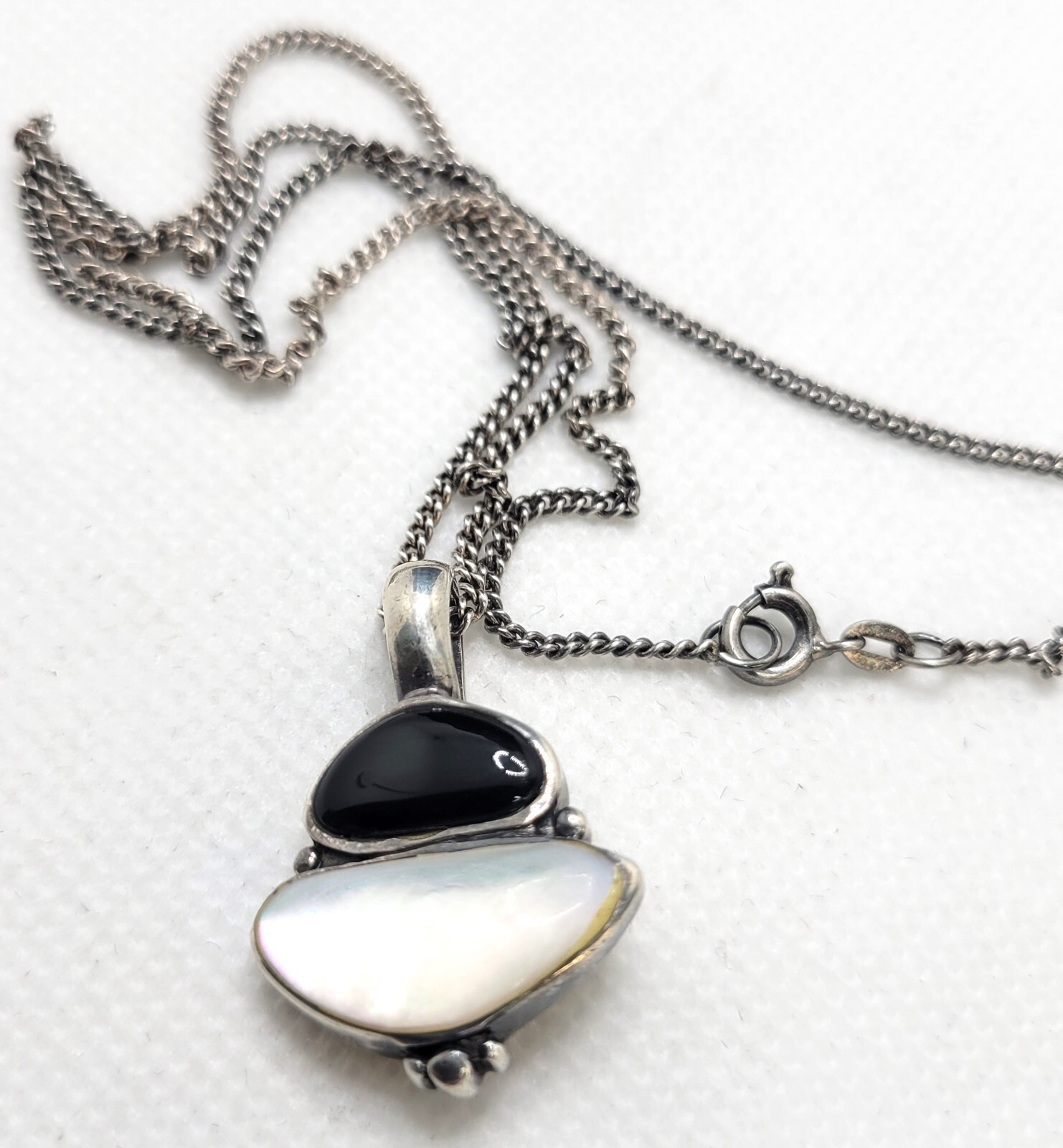Vintage Black Onyx Mother of Pearl Pendant Necklace 925 Sterling Silver 20″ SW