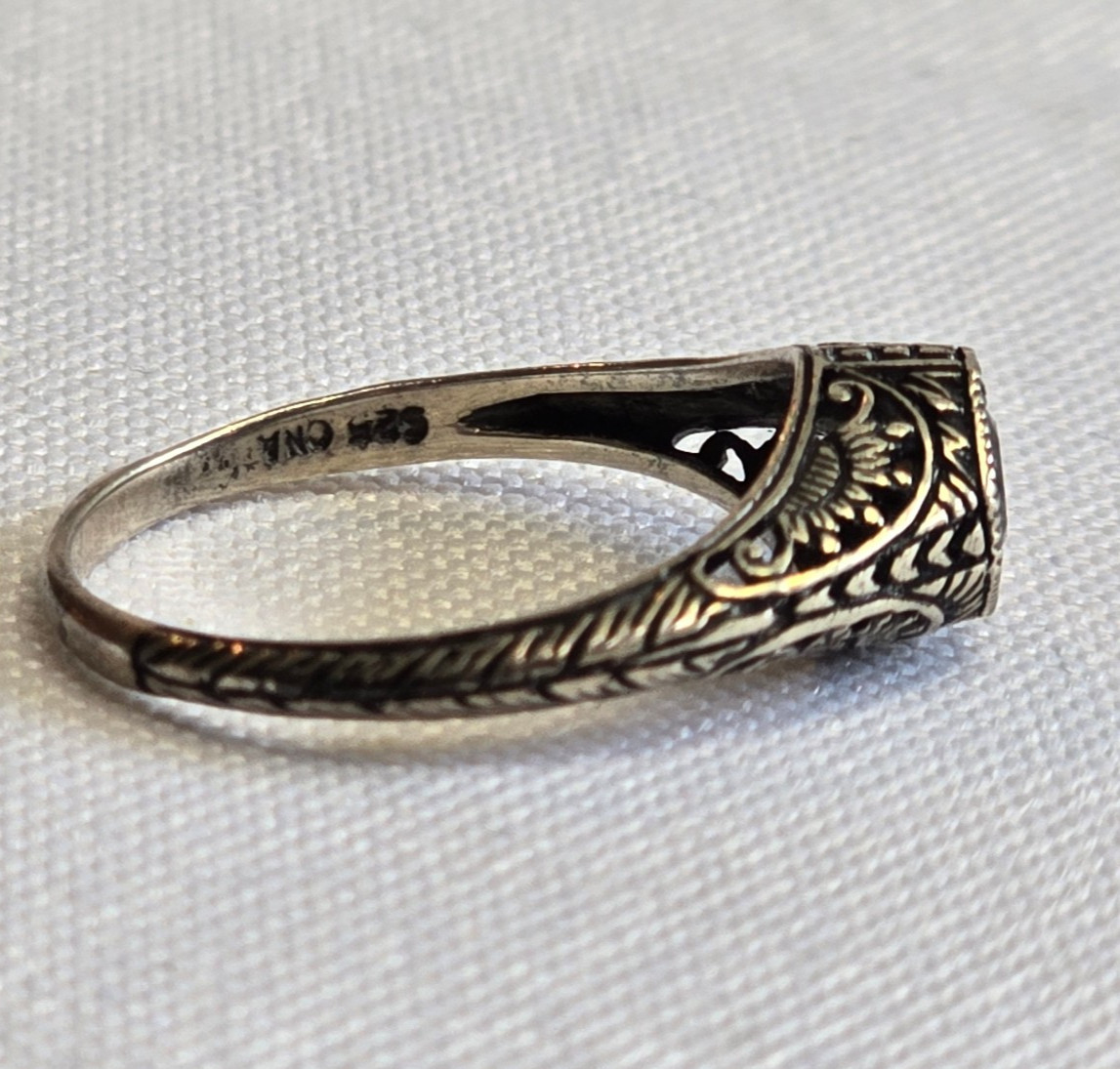 Vtg Sterling Silver Ring 1.76g Fine Jewelry Size 6.75 Band Garnet Look *READ*