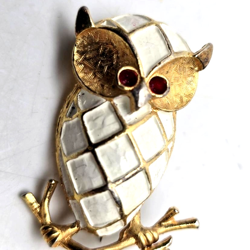Owl Bird Brooch Pin Enamel Gold Tone Red Rhinestone Eyes 1.5″ Fashion Jewelry