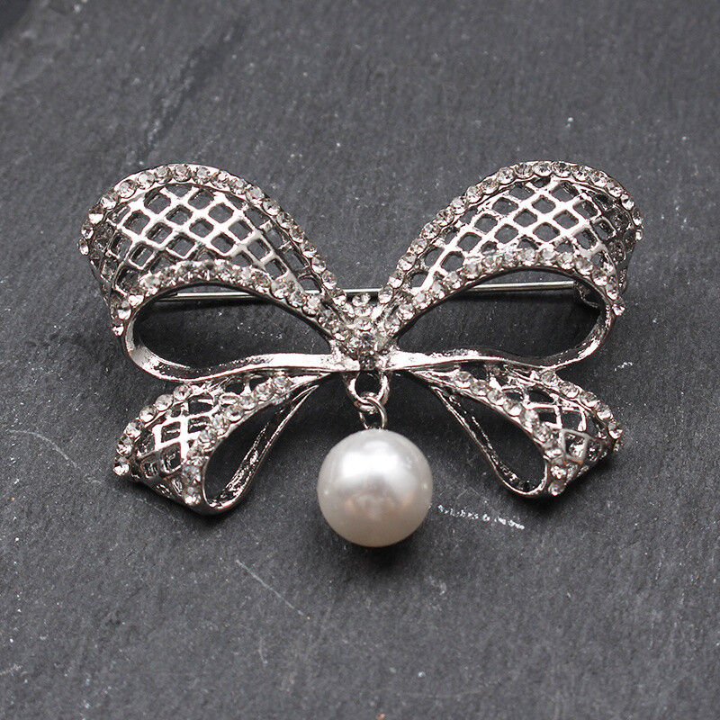 Delicate Temperament Elegant Cut-out Bow Pendant Brooch Accessories Jewelry Gift